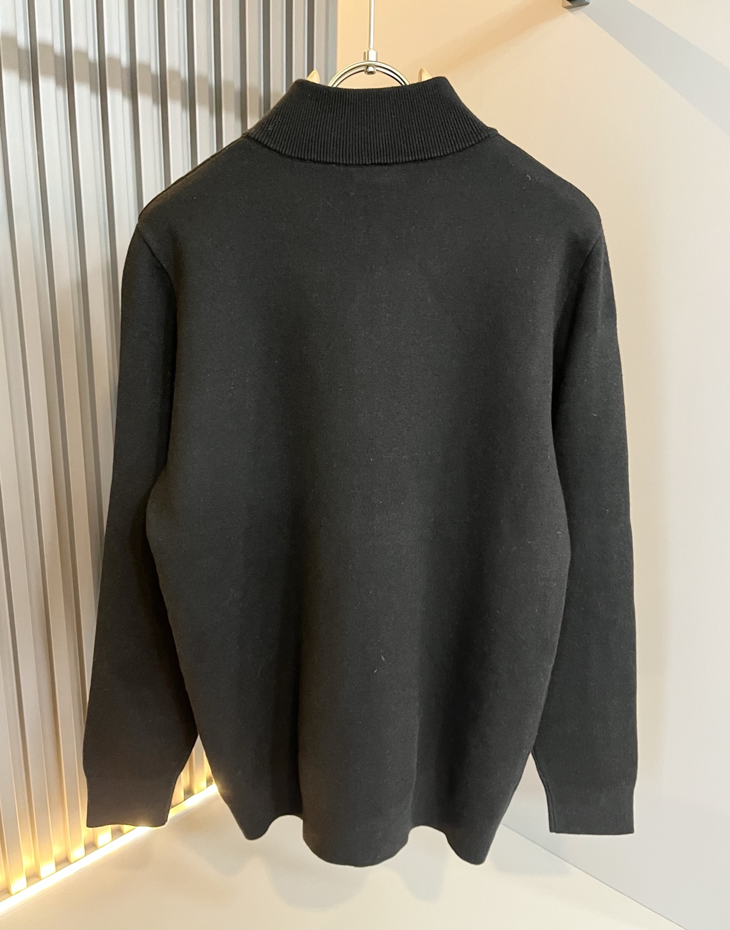 Bur*erry 巴*莉 2025秋冬新款长袖拉链款针织羊毛开衫，品牌经典设计元素！既不单调也不复杂,恰