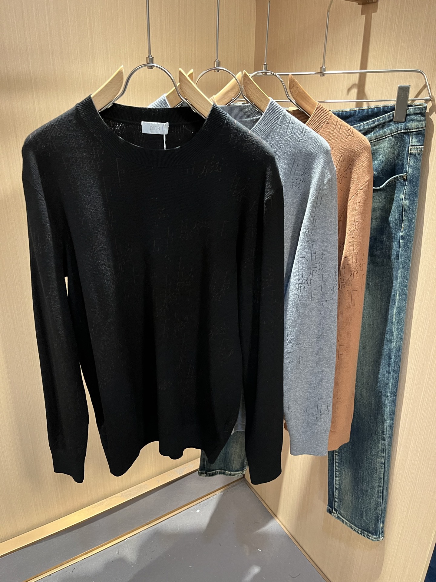 Dior*迪家 2025秋冬新款男女同款👫针织羊毛衫，专柜同步发售！定制专属羊毛🐑面料，从容百搭，档次极