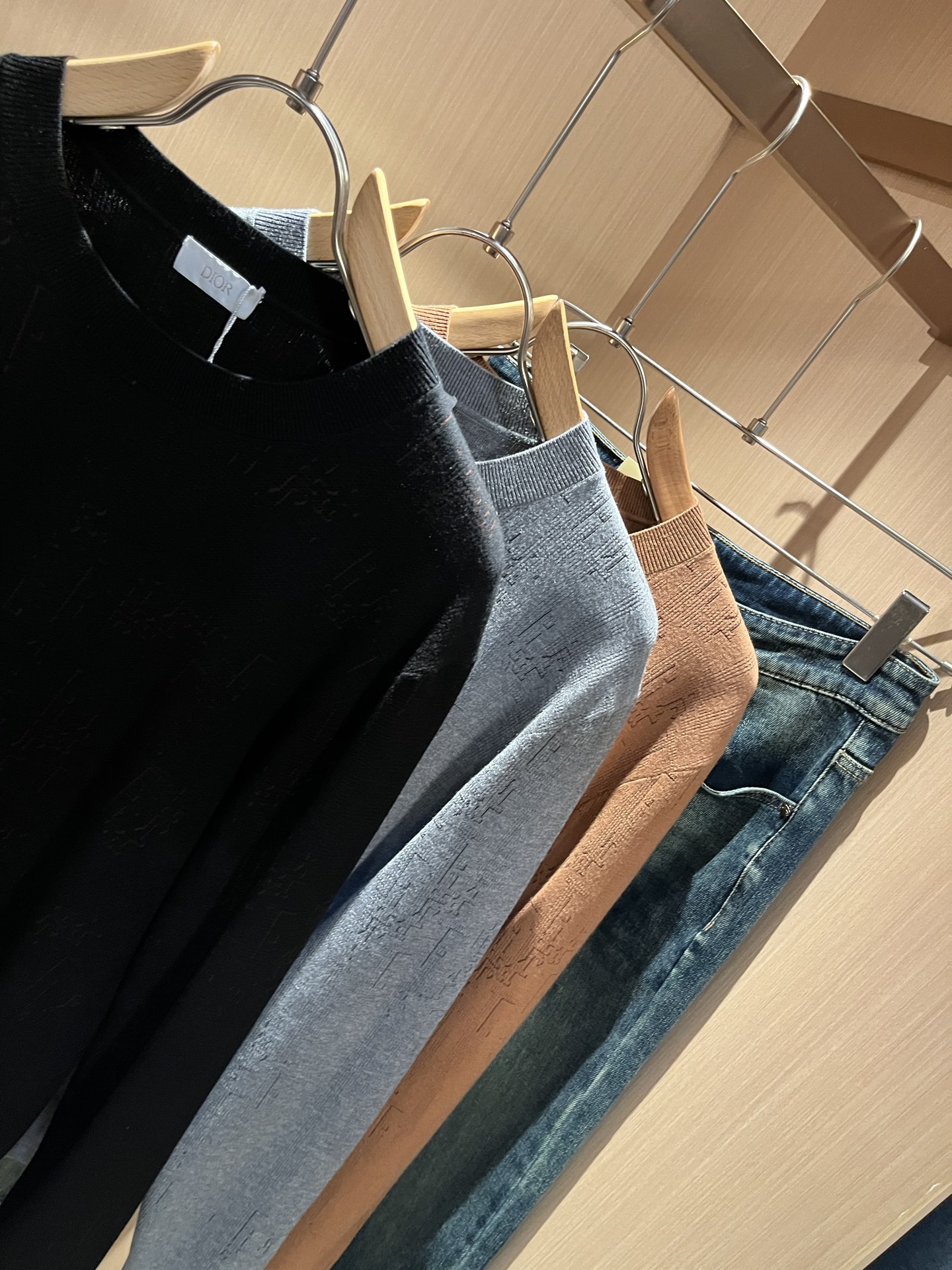 Dior*迪家 2025秋冬新款男女同款👫针织羊毛衫，专柜同步发售！定制专属羊毛🐑面料，从容百搭，档次极