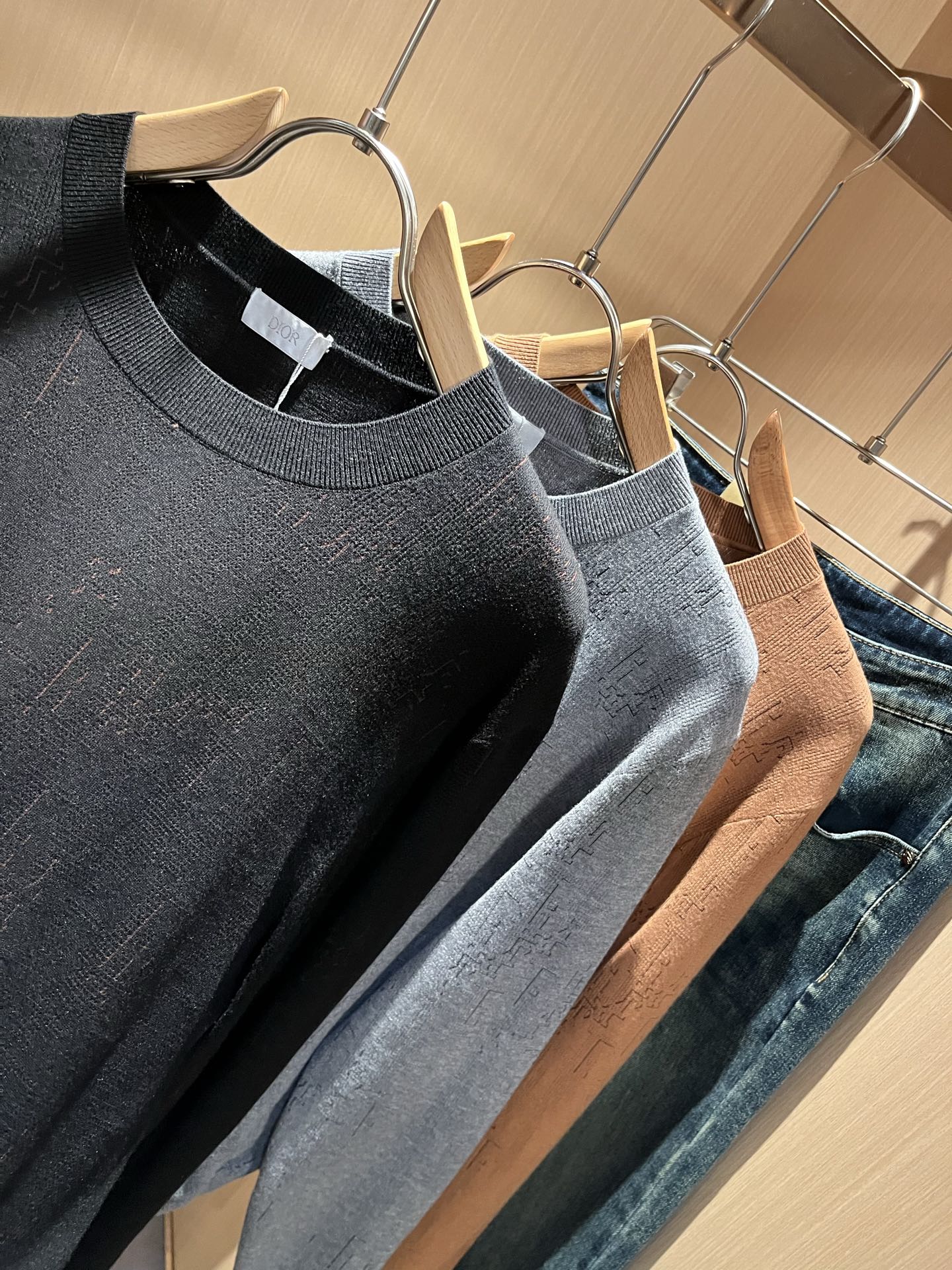 Dior*迪家 2025秋冬新款男女同款👫针织羊毛衫，专柜同步发售！定制专属羊毛🐑面料，从容百搭，档次极