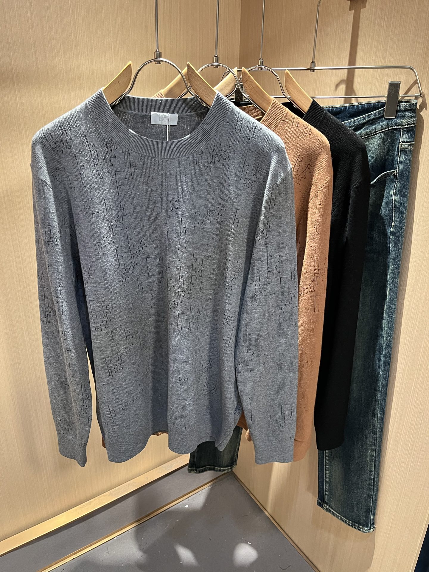 Dior*迪家 2025秋冬新款男女同款👫针织羊毛衫，专柜同步发售！定制专属羊毛🐑面料，从容百搭，档次极