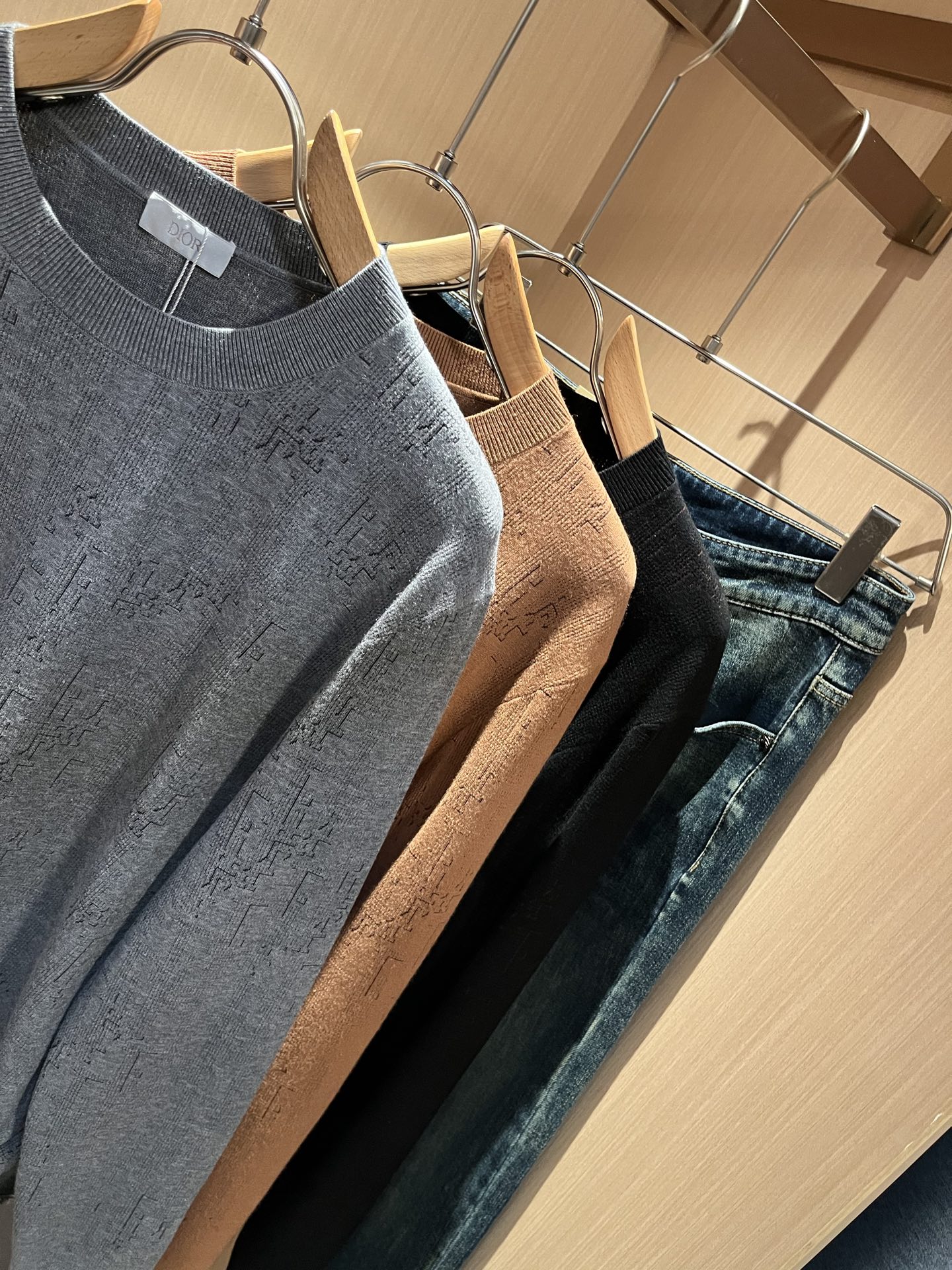 Dior*迪家 2025秋冬新款男女同款👫针织羊毛衫，专柜同步发售！定制专属羊毛🐑面料，从容百搭，档次极