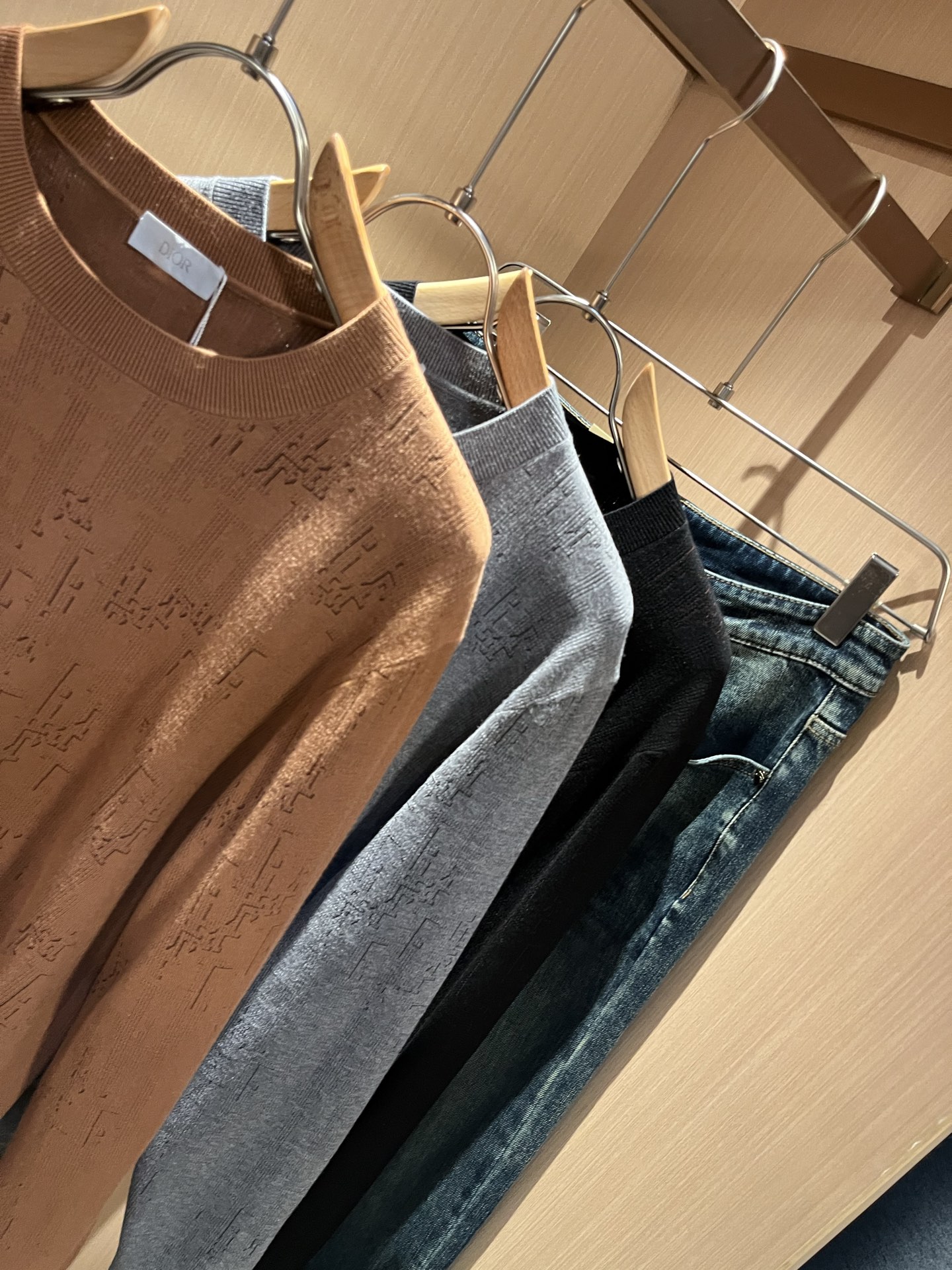 Dior*迪家 2025秋冬新款男女同款👫针织羊毛衫，专柜同步发售！定制专属羊毛🐑面料，从容百搭，档次极