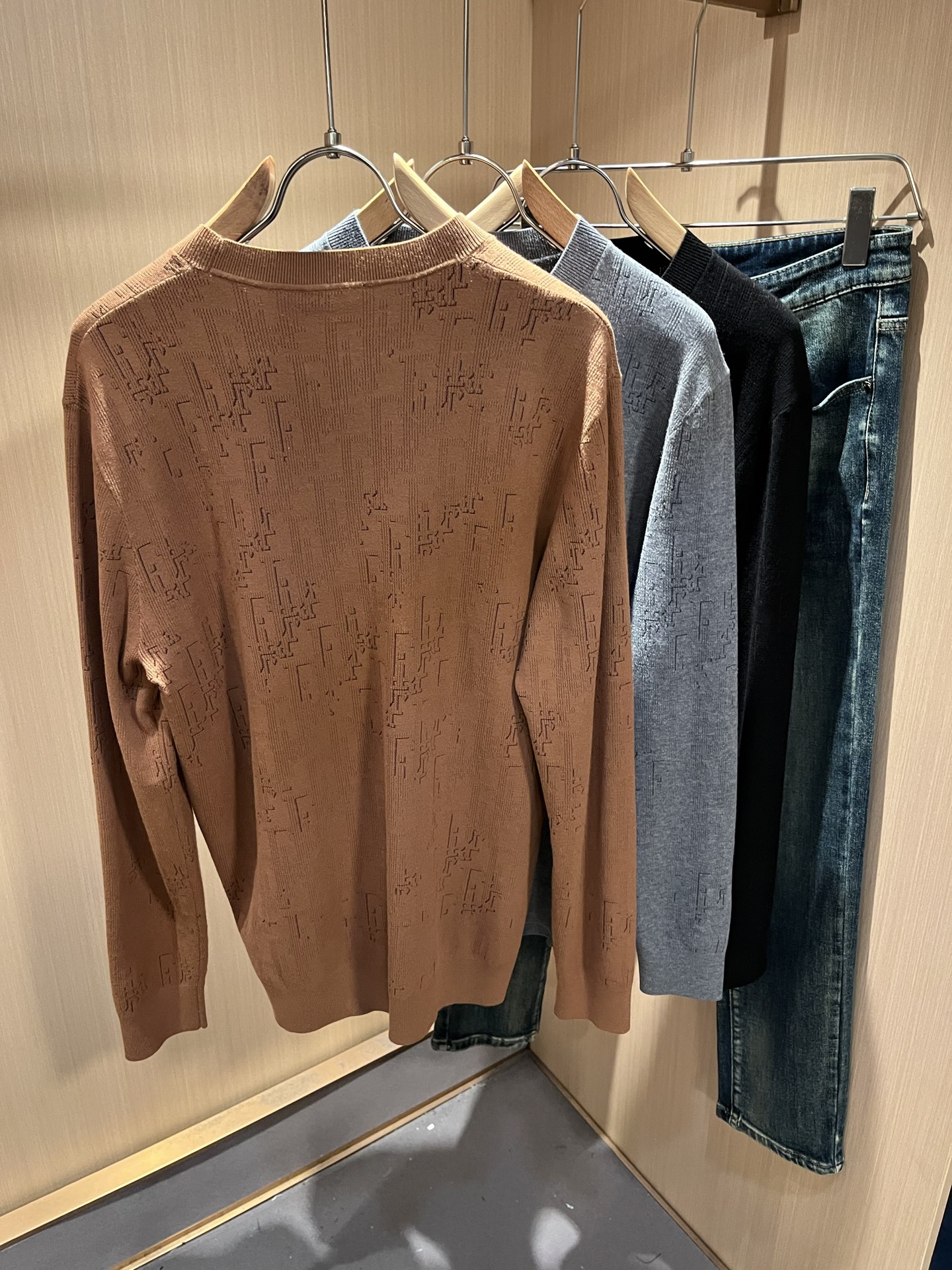 Dior*迪家 2025秋冬新款男女同款👫针织羊毛衫，专柜同步发售！定制专属羊毛🐑面料，从容百搭，档次极