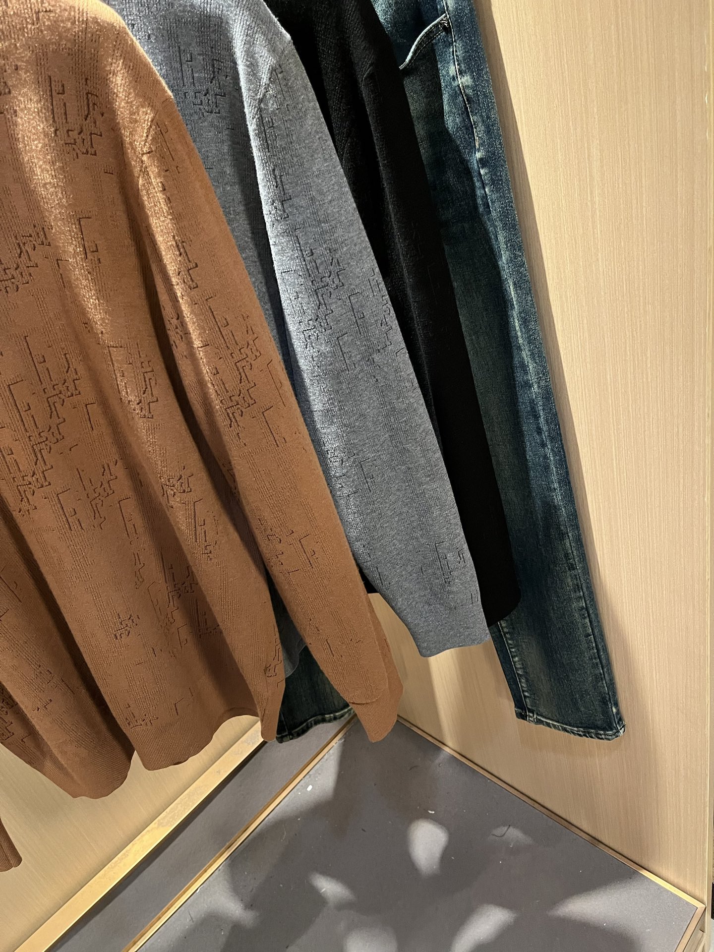 Dior*迪家 2025秋冬新款男女同款👫针织羊毛衫，专柜同步发售！定制专属羊毛🐑面料，从容百搭，档次极