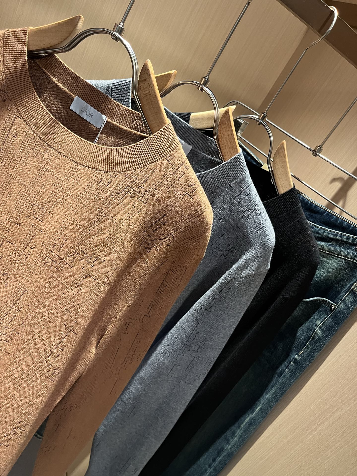 Dior*迪家 2025秋冬新款男女同款👫针织羊毛衫，专柜同步发售！定制专属羊毛🐑面料，从容百搭，档次极