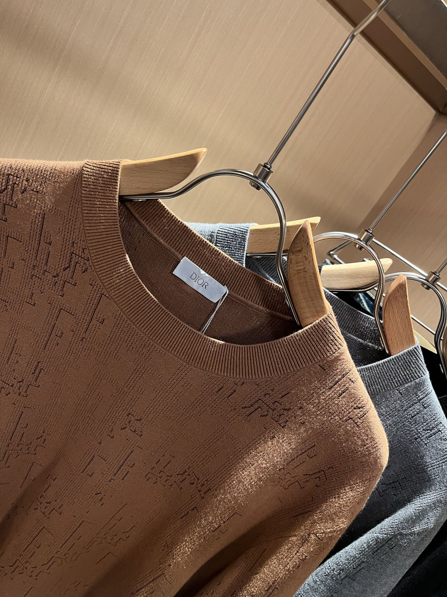 Dior*迪家 2025秋冬新款男女同款👫针织羊毛衫，专柜同步发售！定制专属羊毛🐑面料，从容百搭，档次极