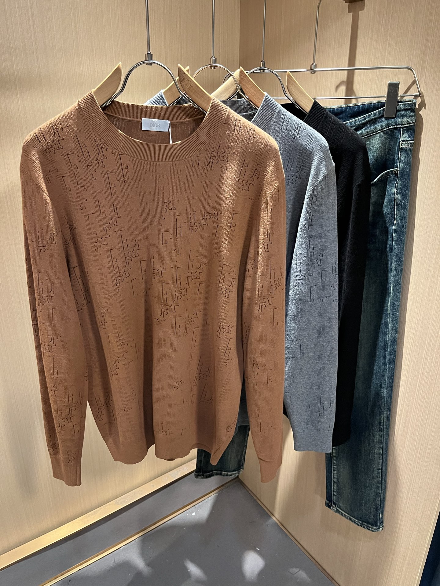 Dior*迪家 2025秋冬新款男女同款👫针织羊毛衫，专柜同步发售！定制专属羊毛🐑面料，从容百搭，档次极