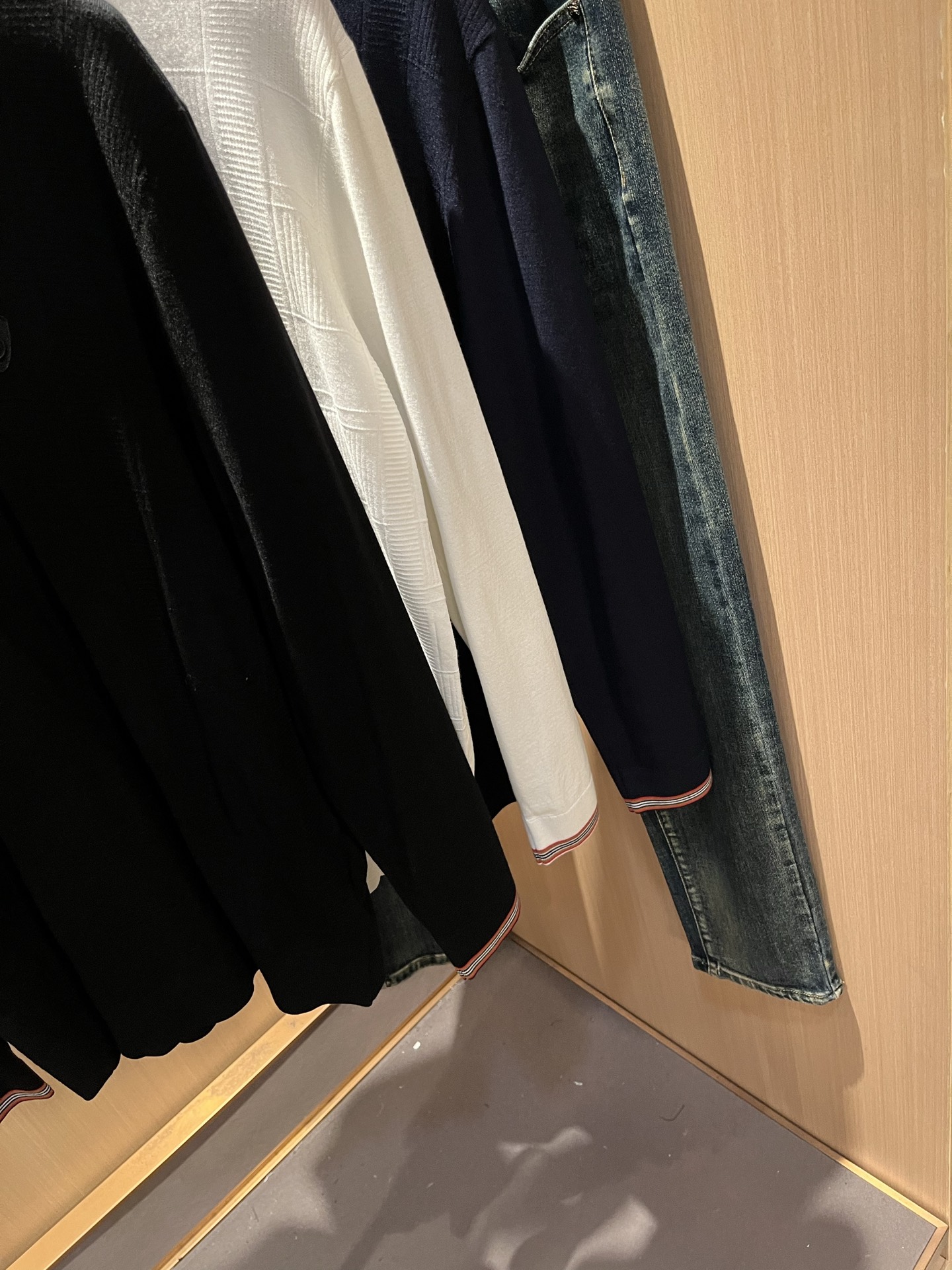 Bur*erry 巴*莉 2025秋冬新款针织羊毛衫，品牌经典设计元素！既不单调也不复杂,恰到好处的展现