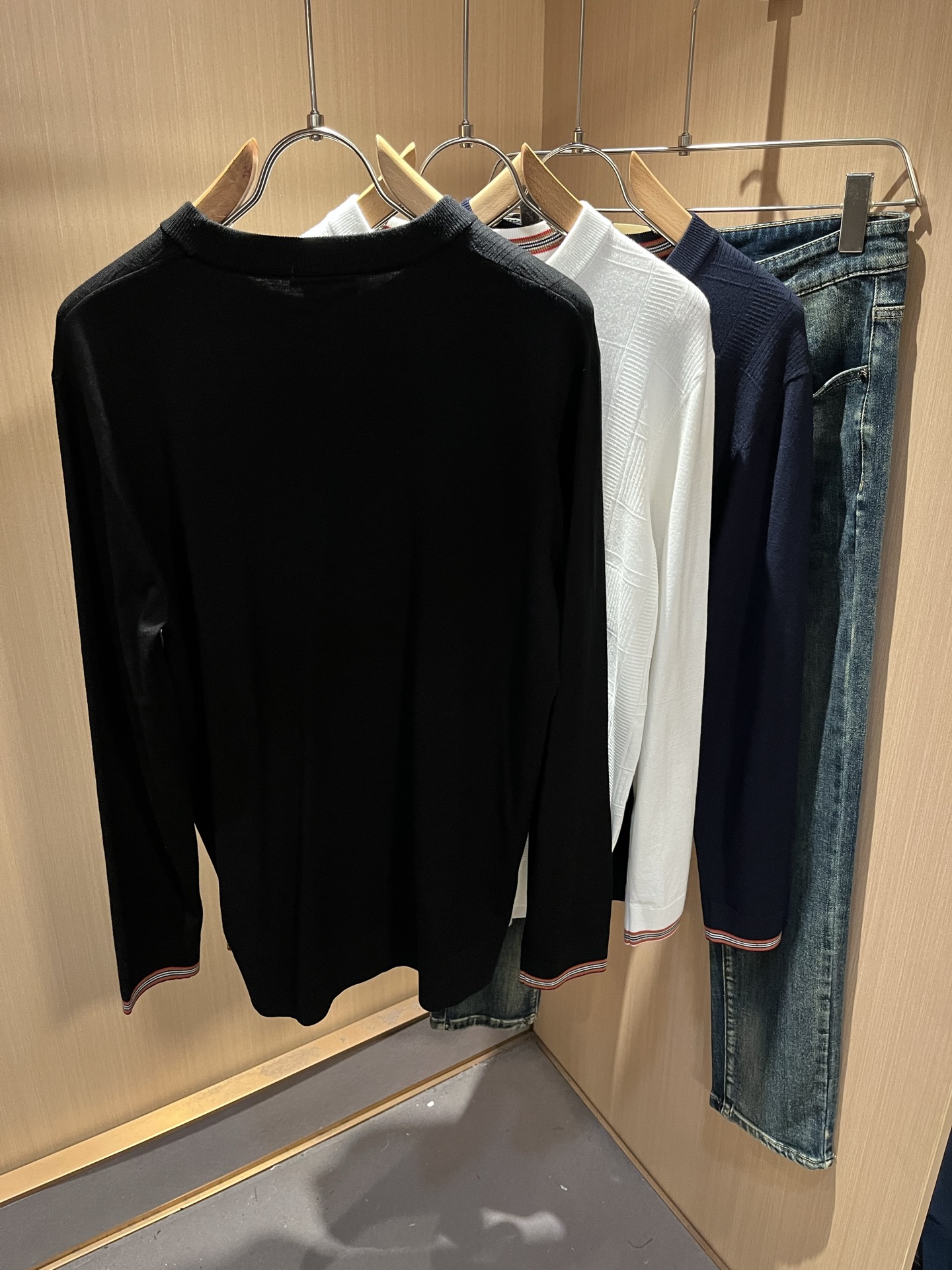 Bur*erry 巴*莉 2025秋冬新款针织羊毛衫，品牌经典设计元素！既不单调也不复杂,恰到好处的展现