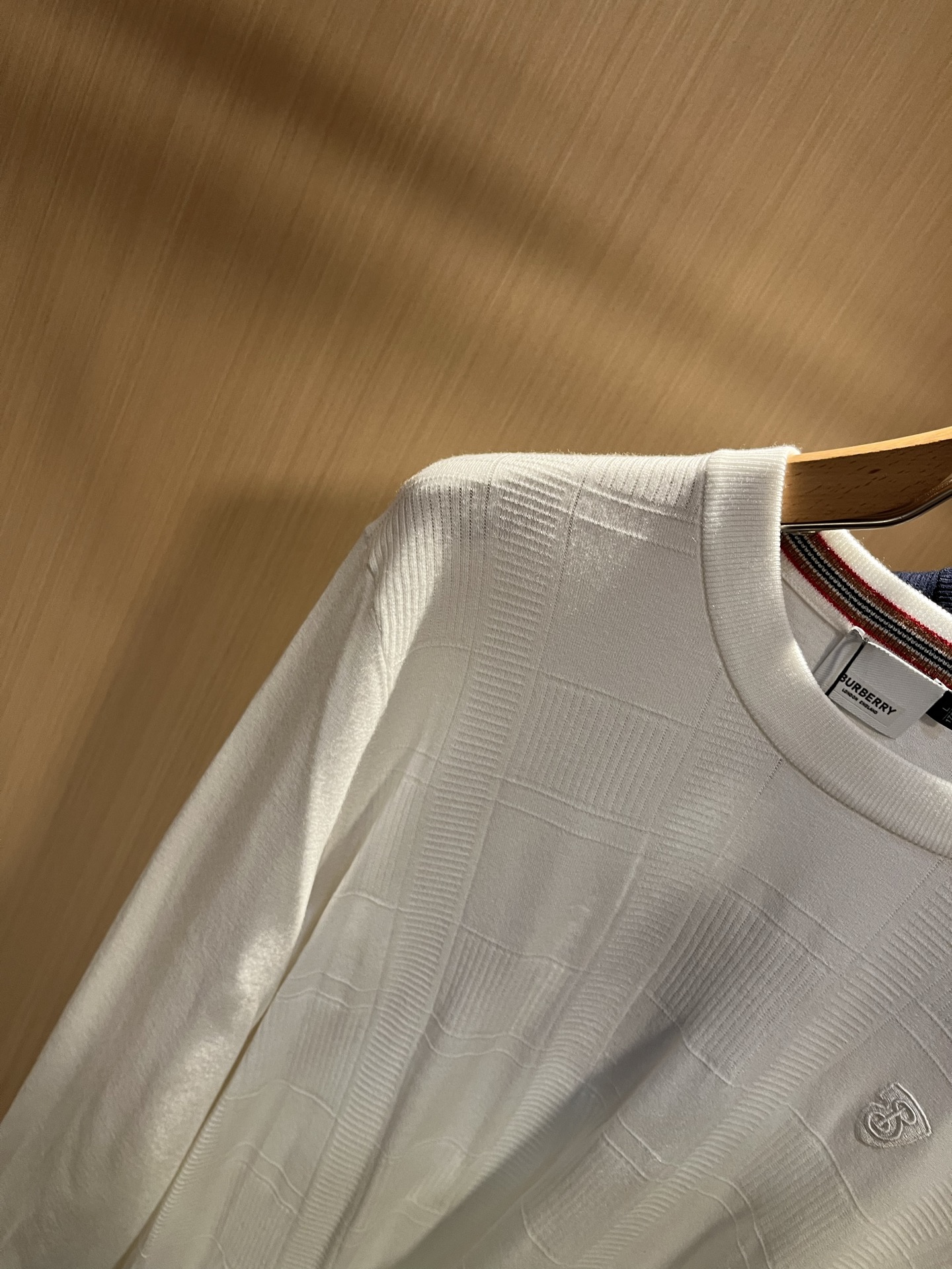 Bur*erry 巴*莉 2025秋冬新款针织羊毛衫，品牌经典设计元素！既不单调也不复杂,恰到好处的展现