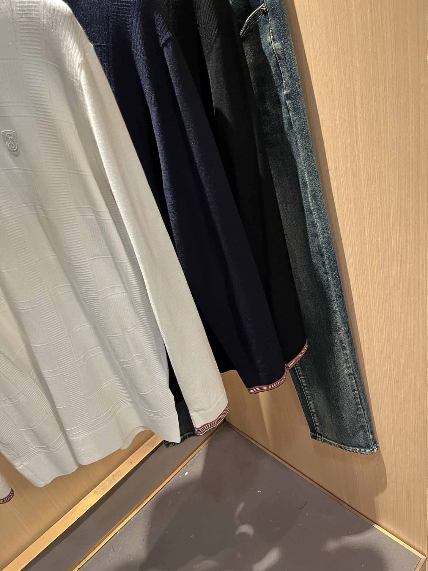 Bur*erry 巴*莉 2025秋冬新款针织羊毛衫，品牌经典设计元素！既不单调也不复杂,恰到好处的展现