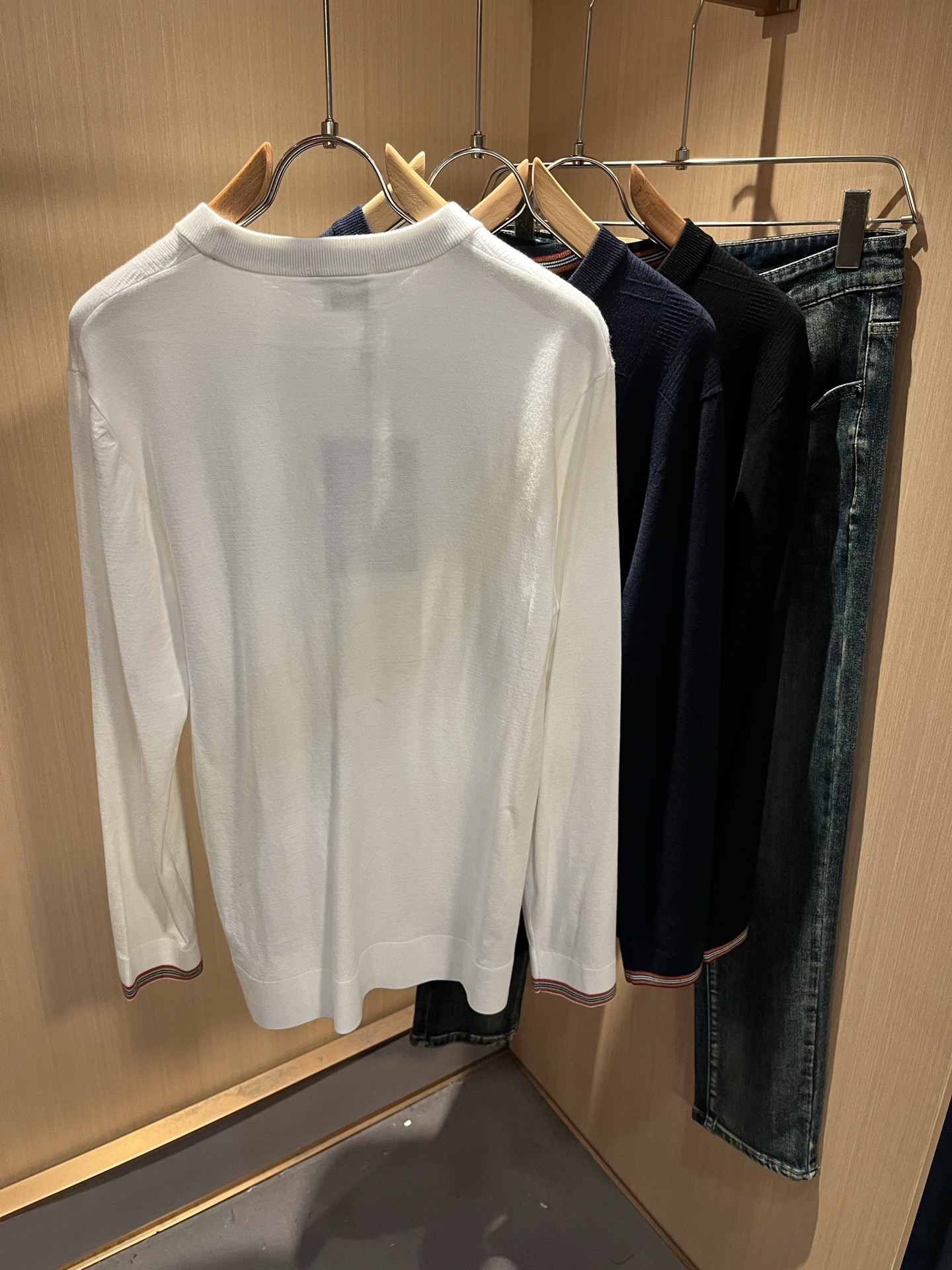 Bur*erry 巴*莉 2025秋冬新款针织羊毛衫，品牌经典设计元素！既不单调也不复杂,恰到好处的展现