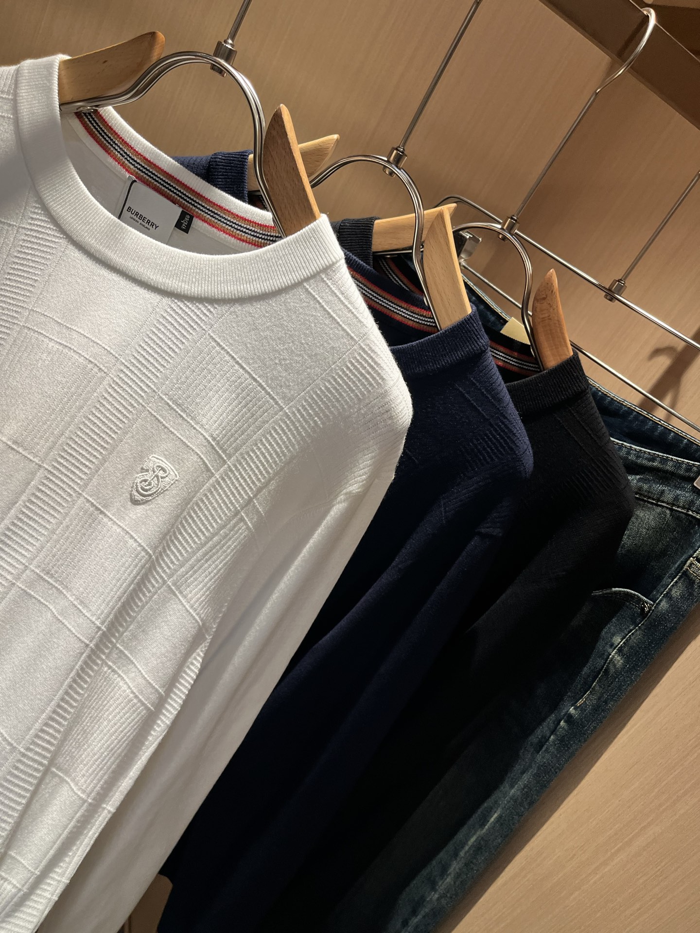 Bur*erry 巴*莉 2025秋冬新款针织羊毛衫，品牌经典设计元素！既不单调也不复杂,恰到好处的展现