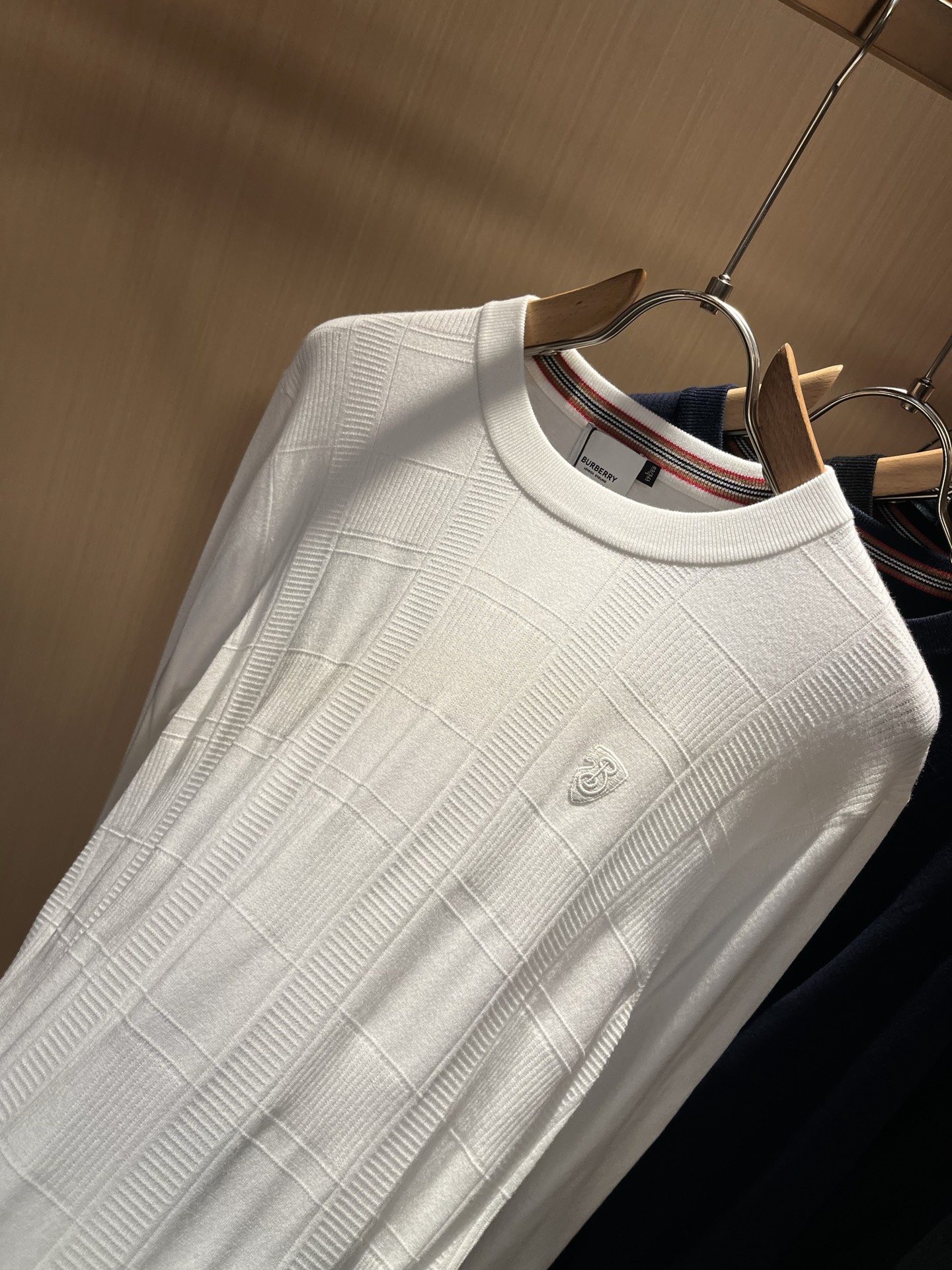 Bur*erry 巴*莉 2025秋冬新款针织羊毛衫，品牌经典设计元素！既不单调也不复杂,恰到好处的展现