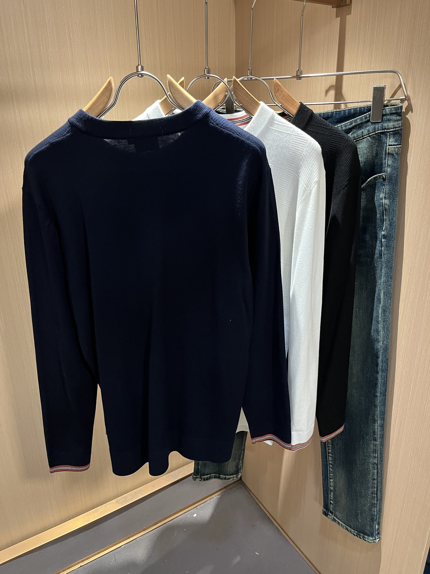 Bur*erry 巴*莉 2025秋冬新款针织羊毛衫，品牌经典设计元素！既不单调也不复杂,恰到好处的展现