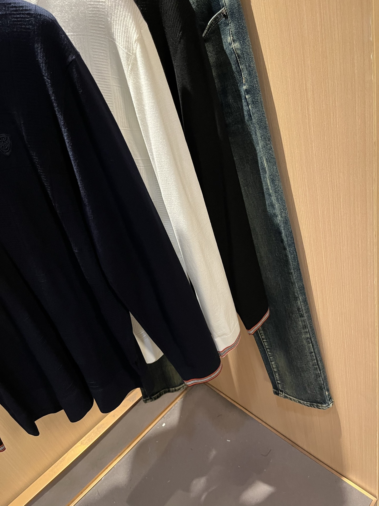 Bur*erry 巴*莉 2025秋冬新款针织羊毛衫，品牌经典设计元素！既不单调也不复杂,恰到好处的展现