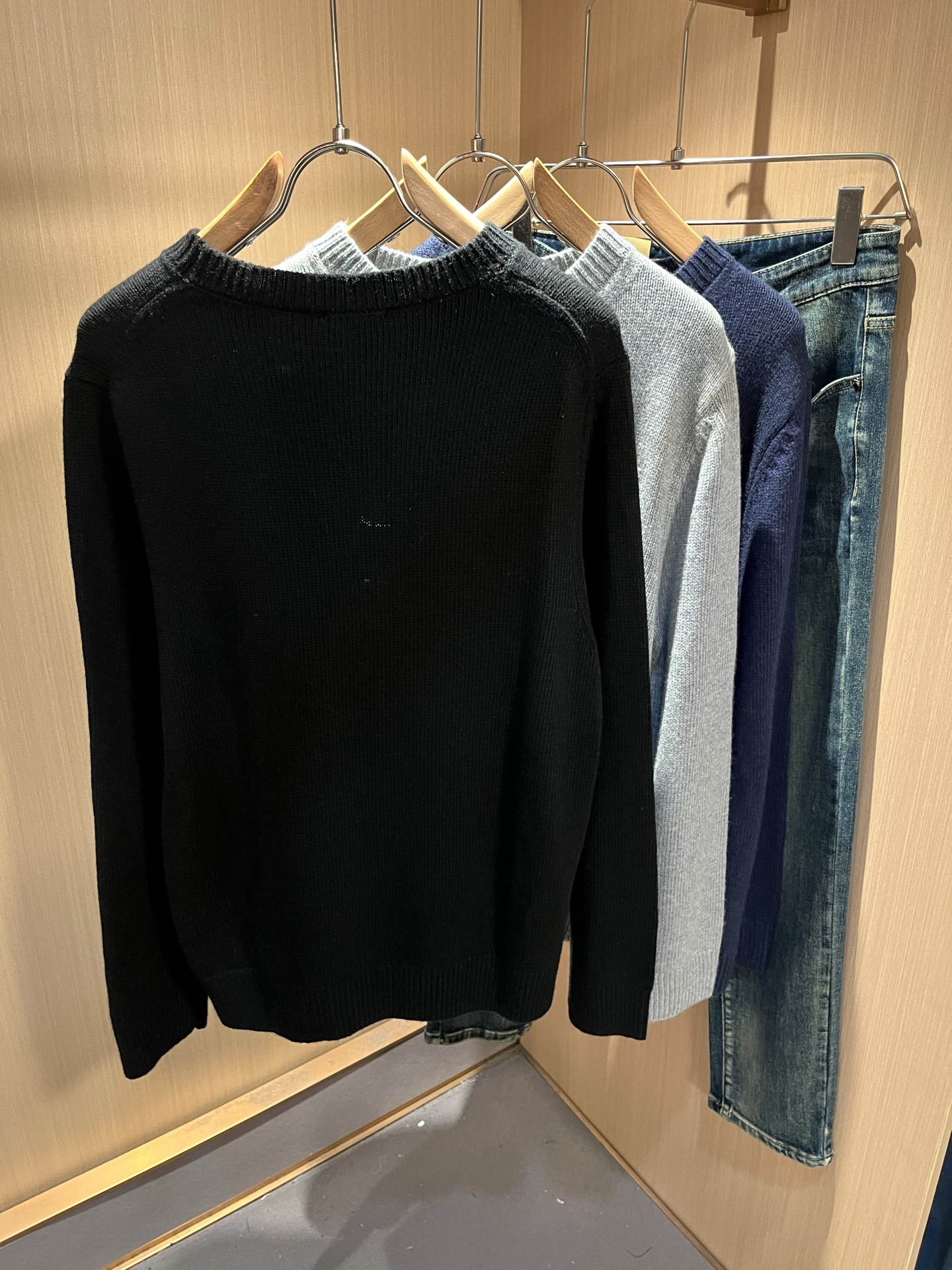 Bur*erry 巴*莉 2025秋冬新款针织羊毛衫，品牌经典设计元素！既不单调也不复杂,恰到好处的展现