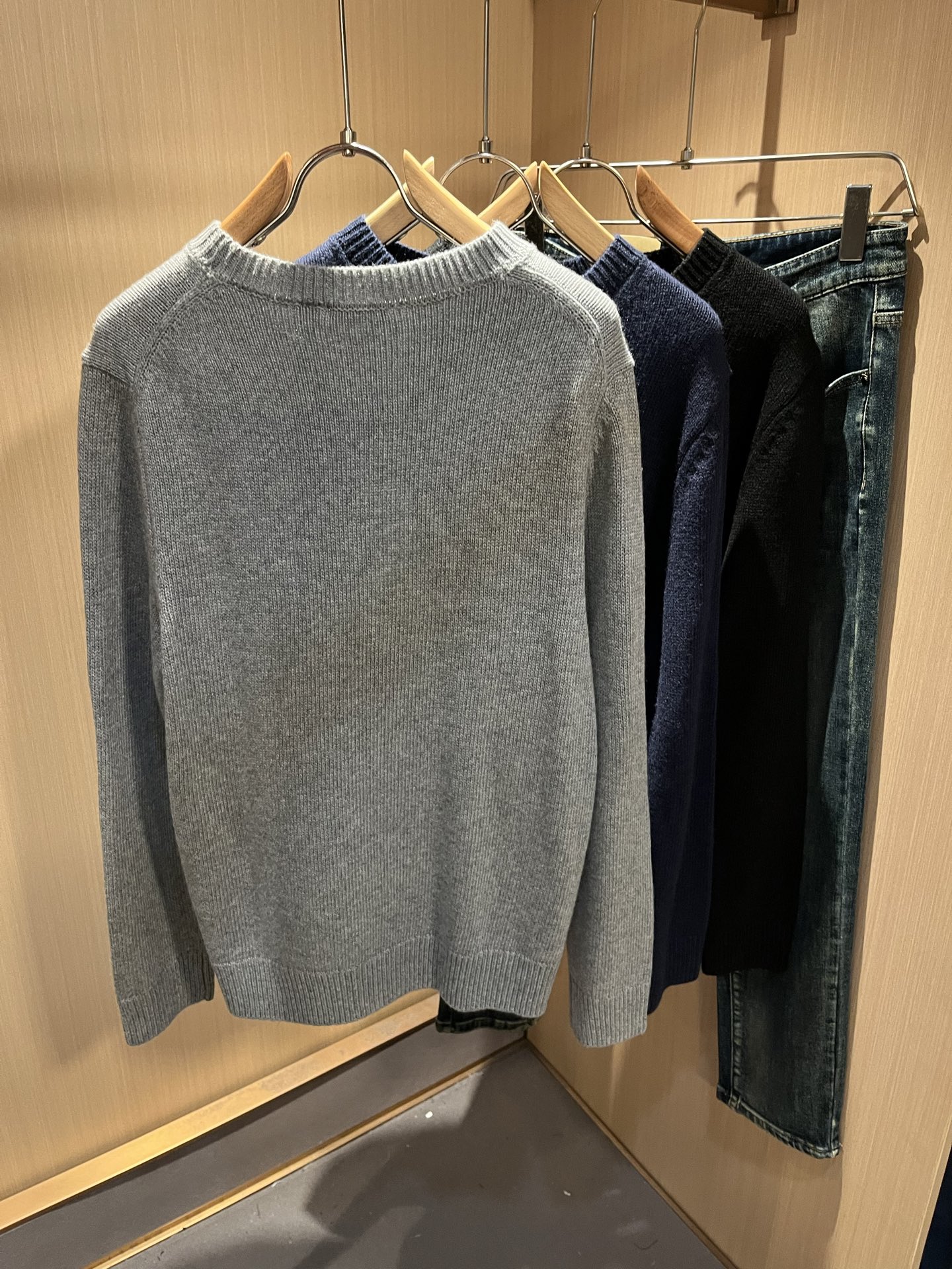 Bur*erry 巴*莉 2025秋冬新款针织羊毛衫，品牌经典设计元素！既不单调也不复杂,恰到好处的展现