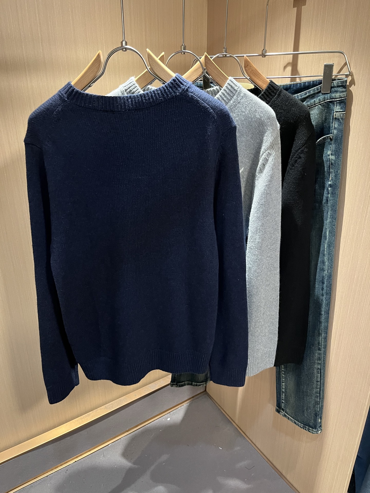 Bur*erry 巴*莉 2025秋冬新款针织羊毛衫，品牌经典设计元素！既不单调也不复杂,恰到好处的展现