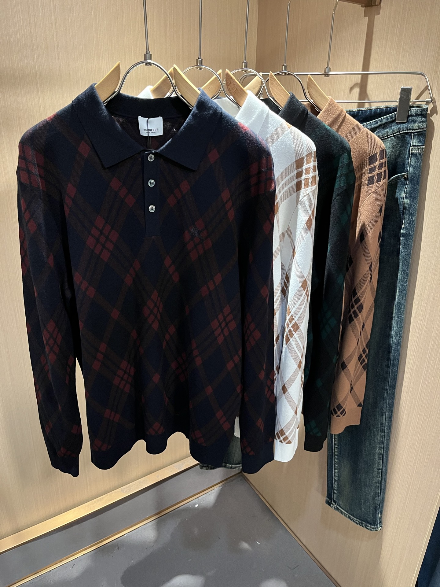 Bur*erry 巴*莉 2025秋冬新款男士针织羊毛衫，品牌最新设计元素！既不单调也不复杂,恰到好处的