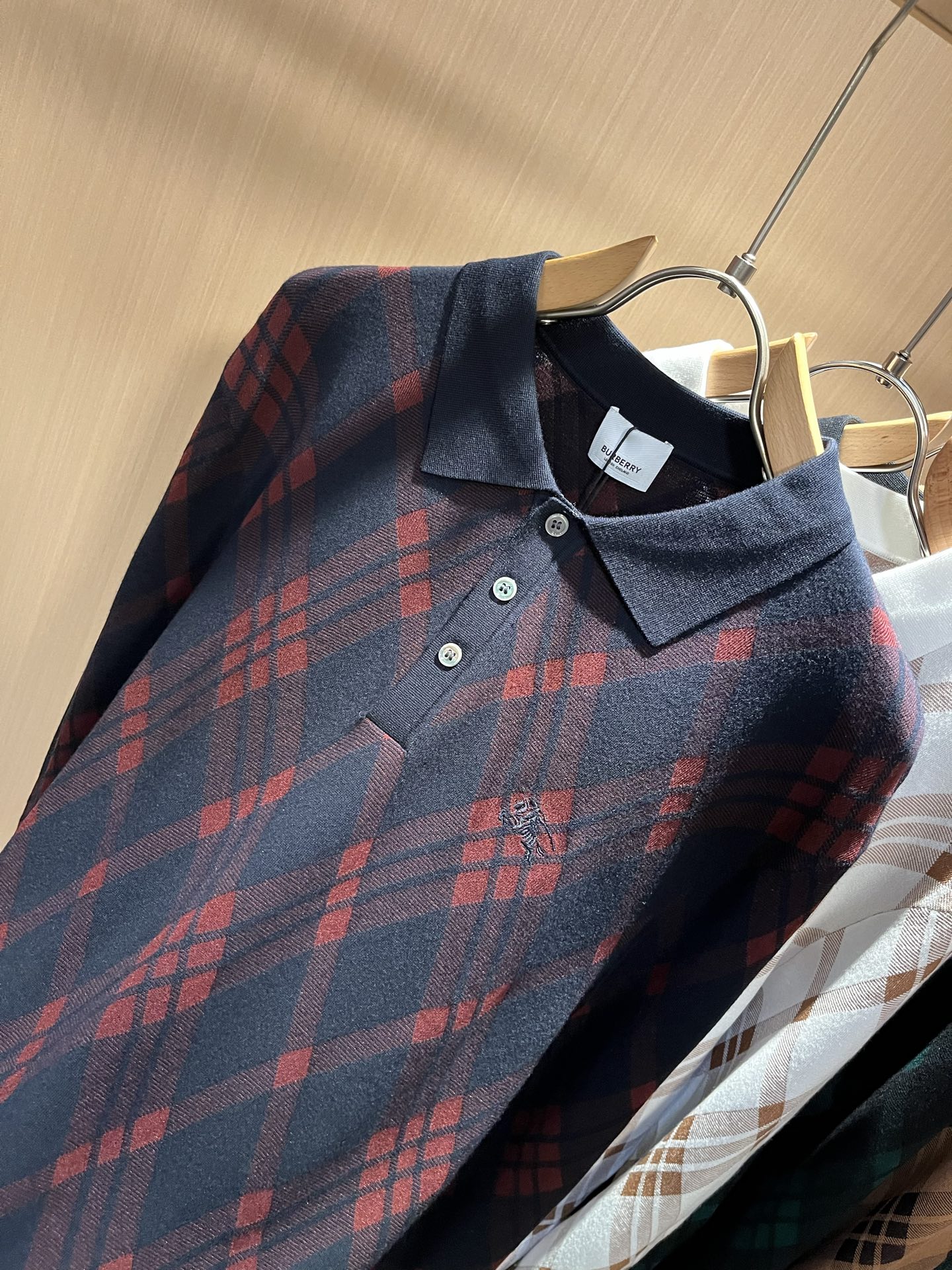 Bur*erry 巴*莉 2025秋冬新款男士针织羊毛衫，品牌最新设计元素！既不单调也不复杂,恰到好处的