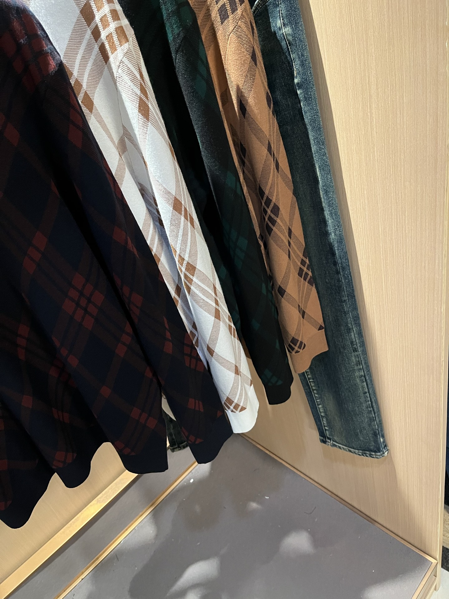 Bur*erry 巴*莉 2025秋冬新款男士针织羊毛衫，品牌最新设计元素！既不单调也不复杂,恰到好处的