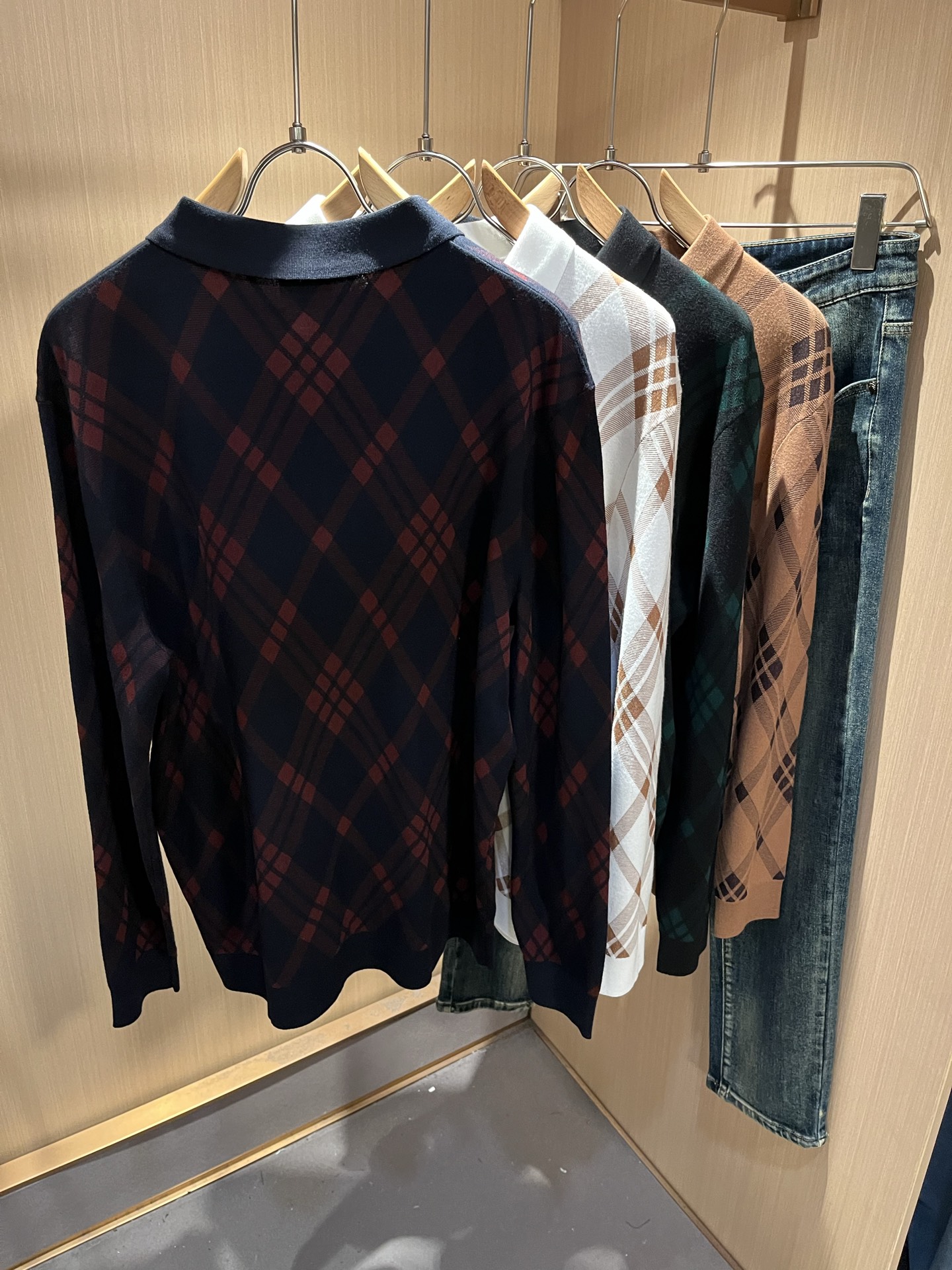 Bur*erry 巴*莉 2025秋冬新款男士针织羊毛衫，品牌最新设计元素！既不单调也不复杂,恰到好处的