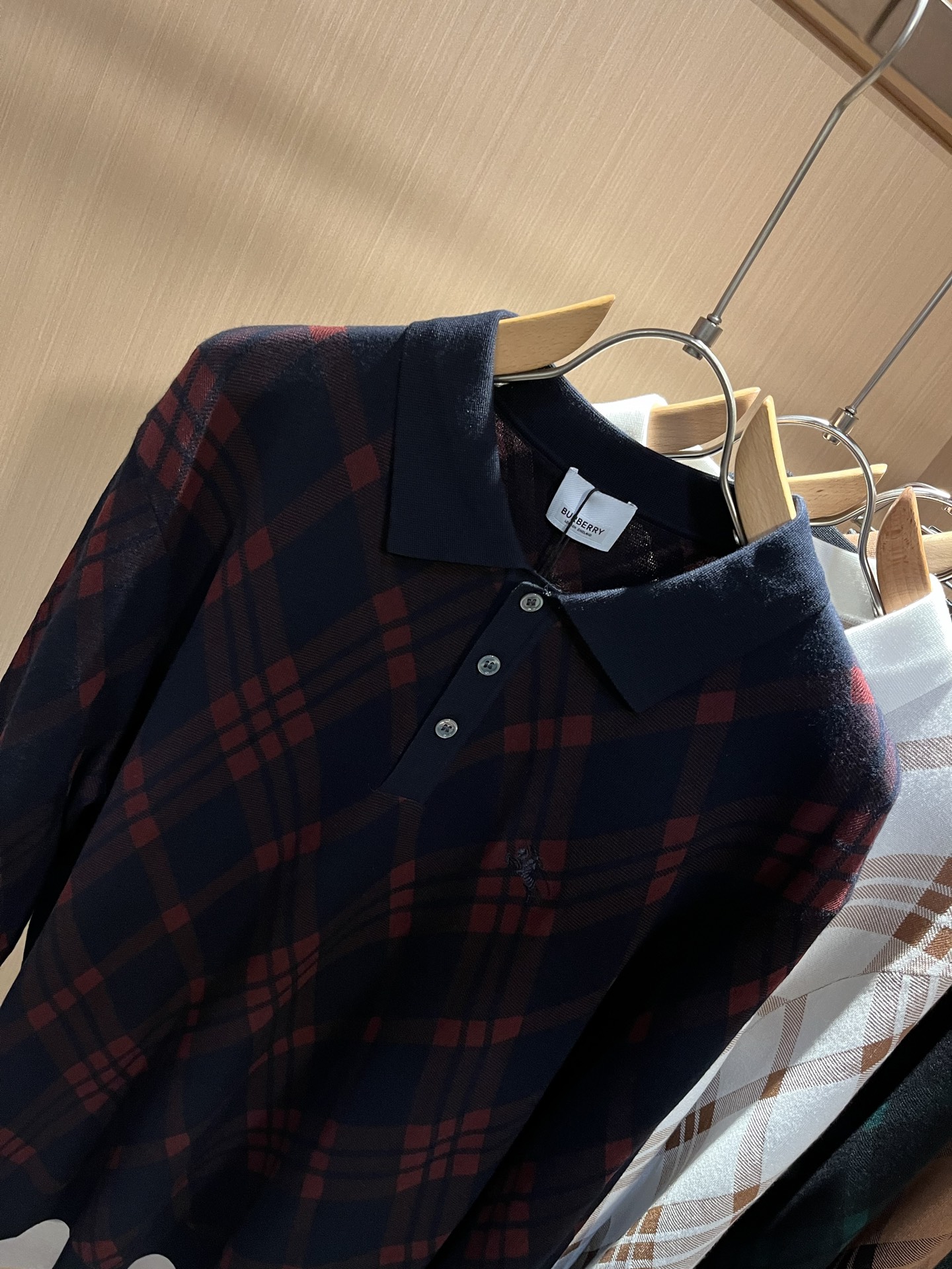 Bur*erry 巴*莉 2025秋冬新款男士针织羊毛衫，品牌最新设计元素！既不单调也不复杂,恰到好处的