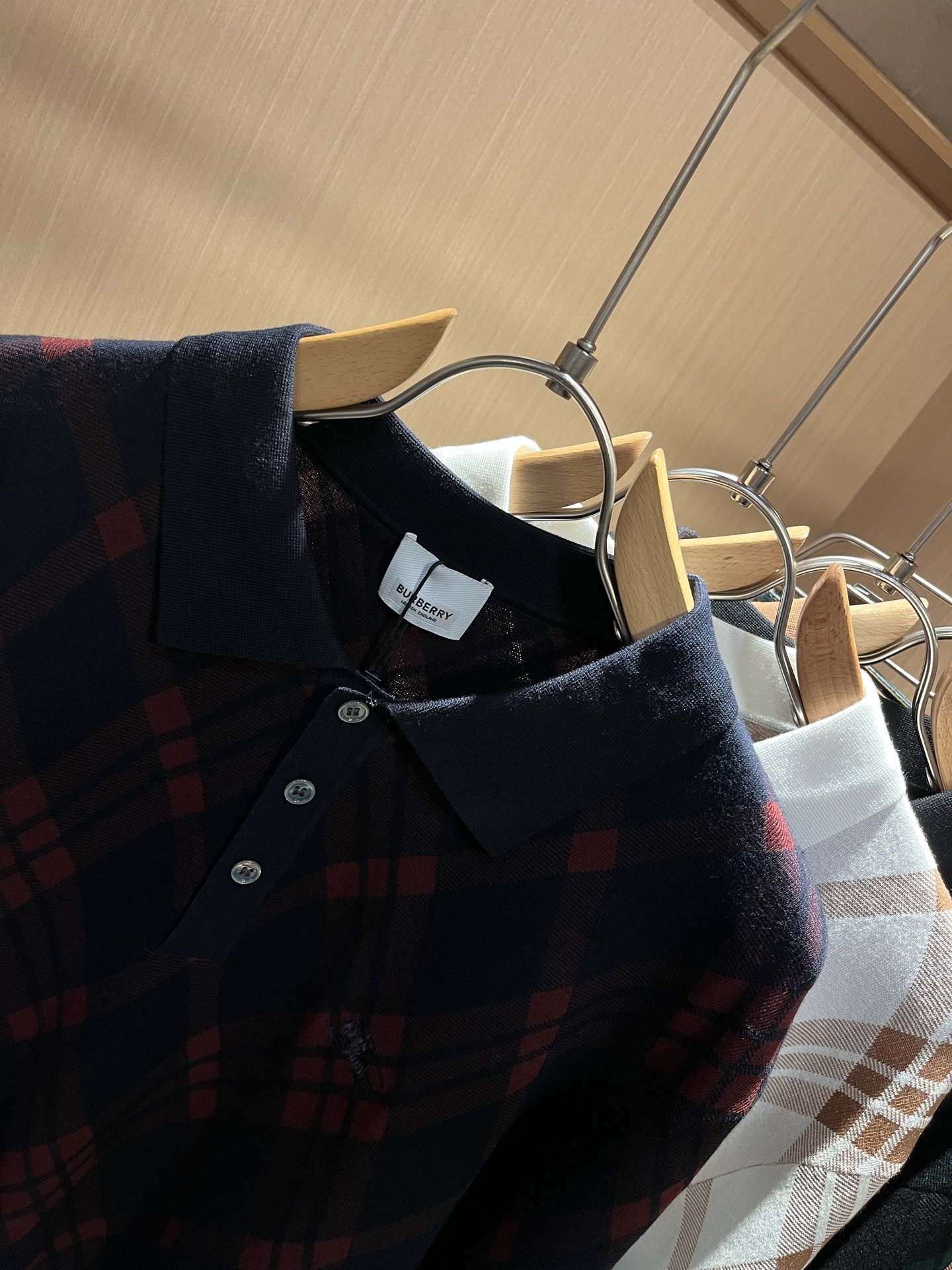 Bur*erry 巴*莉 2025秋冬新款男士针织羊毛衫，品牌最新设计元素！既不单调也不复杂,恰到好处的