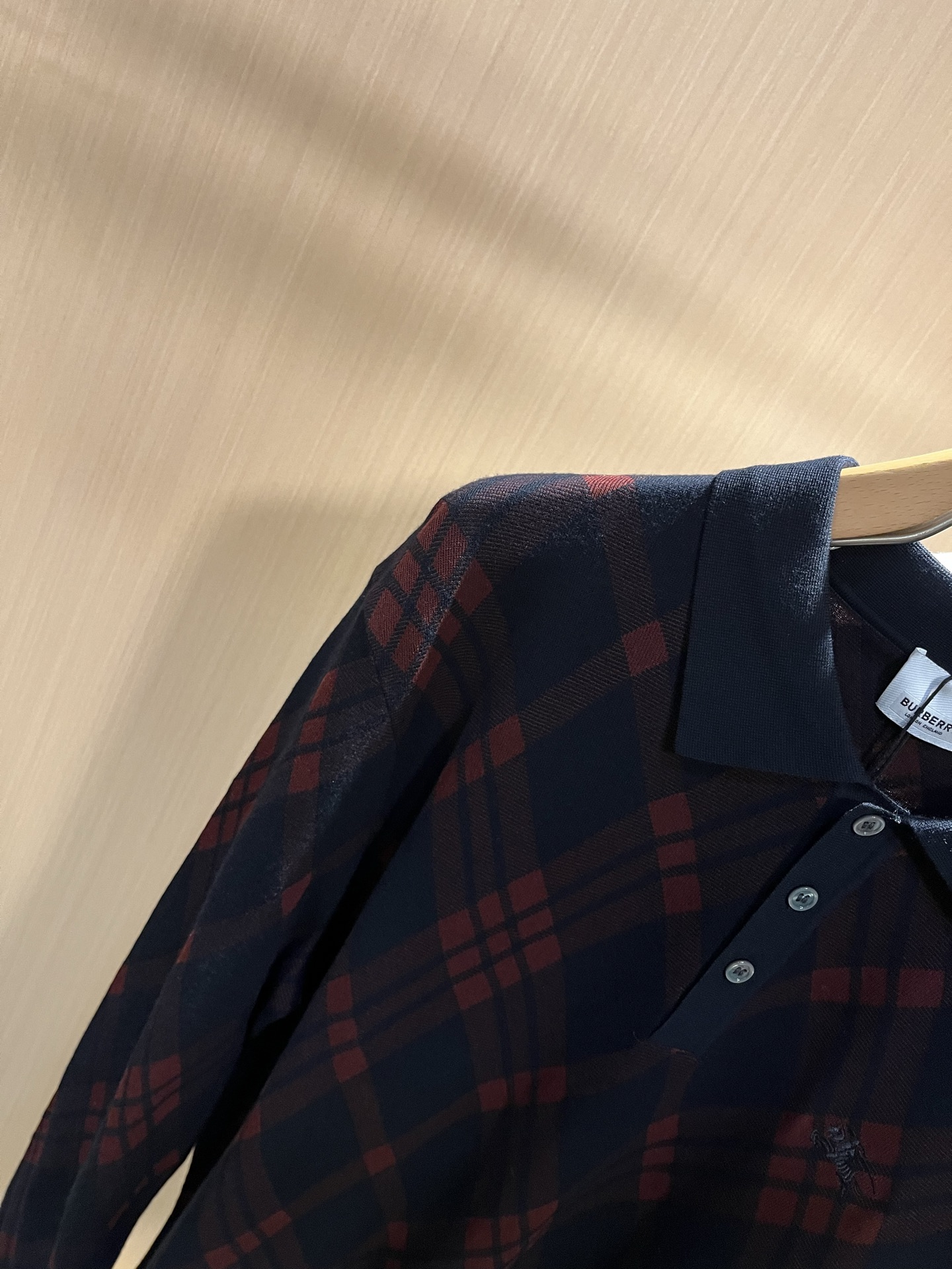 Bur*erry 巴*莉 2025秋冬新款男士针织羊毛衫，品牌最新设计元素！既不单调也不复杂,恰到好处的