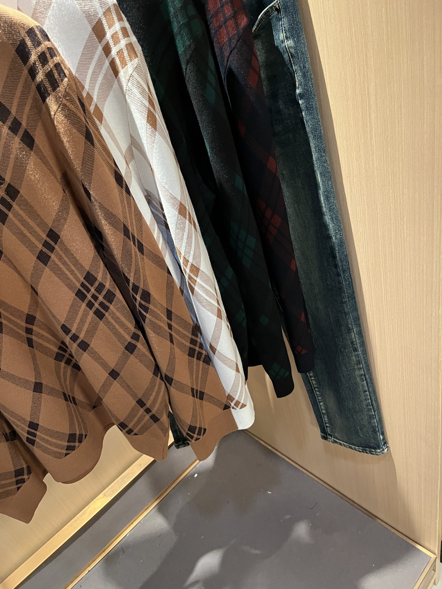 Bur*erry 巴*莉 2025秋冬新款男士针织羊毛衫，品牌最新设计元素！既不单调也不复杂,恰到好处的