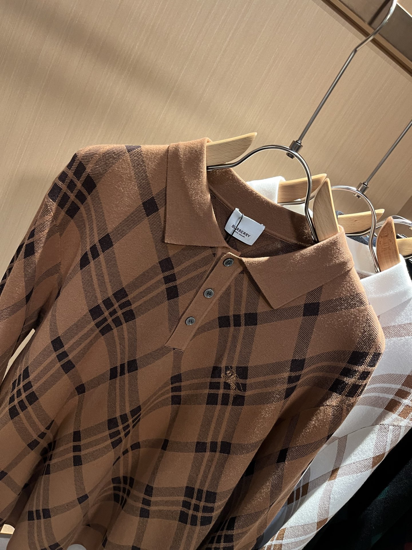 Bur*erry 巴*莉 2025秋冬新款男士针织羊毛衫，品牌最新设计元素！既不单调也不复杂,恰到好处的