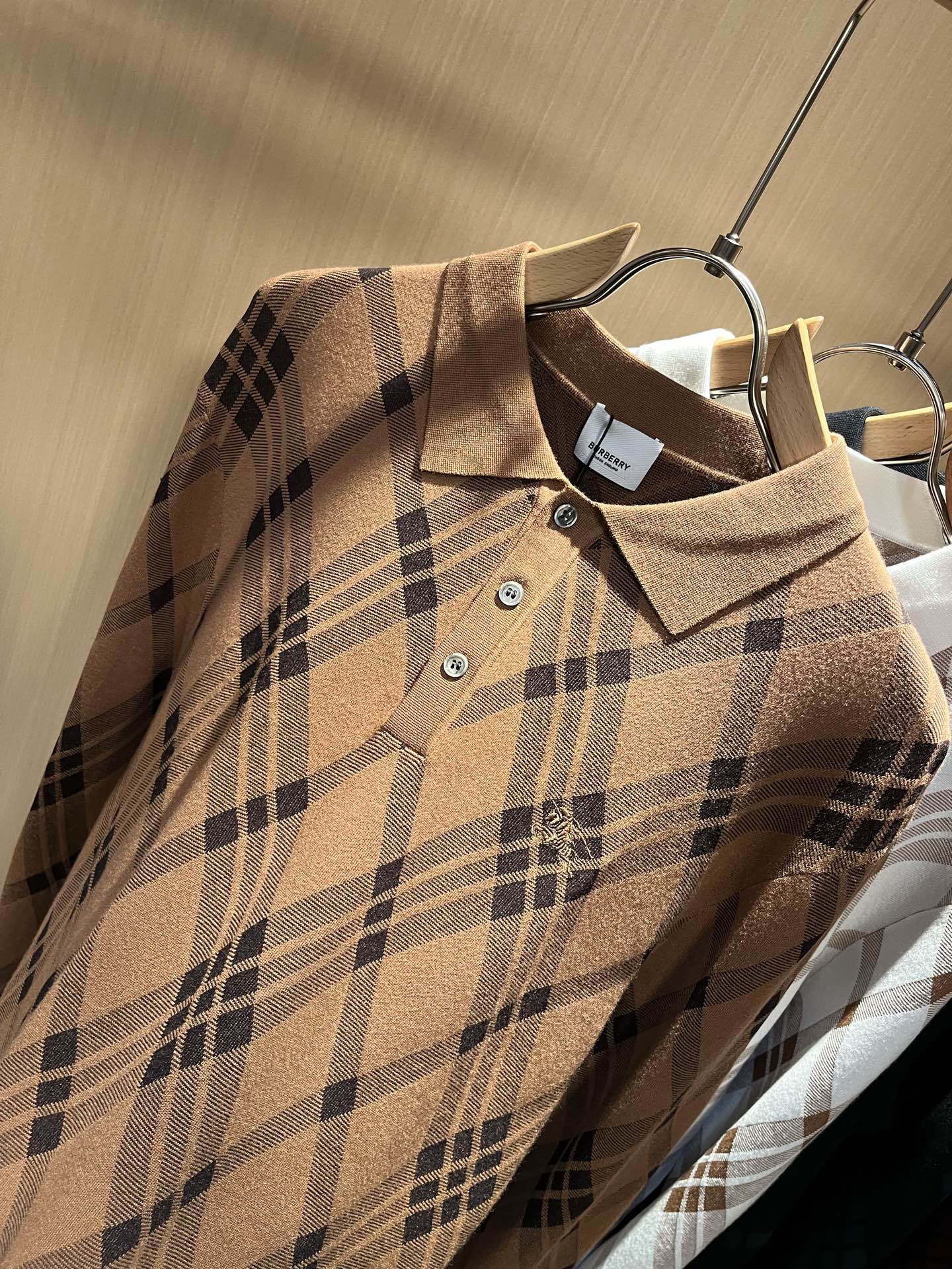 Bur*erry 巴*莉 2025秋冬新款男士针织羊毛衫，品牌最新设计元素！既不单调也不复杂,恰到好处的