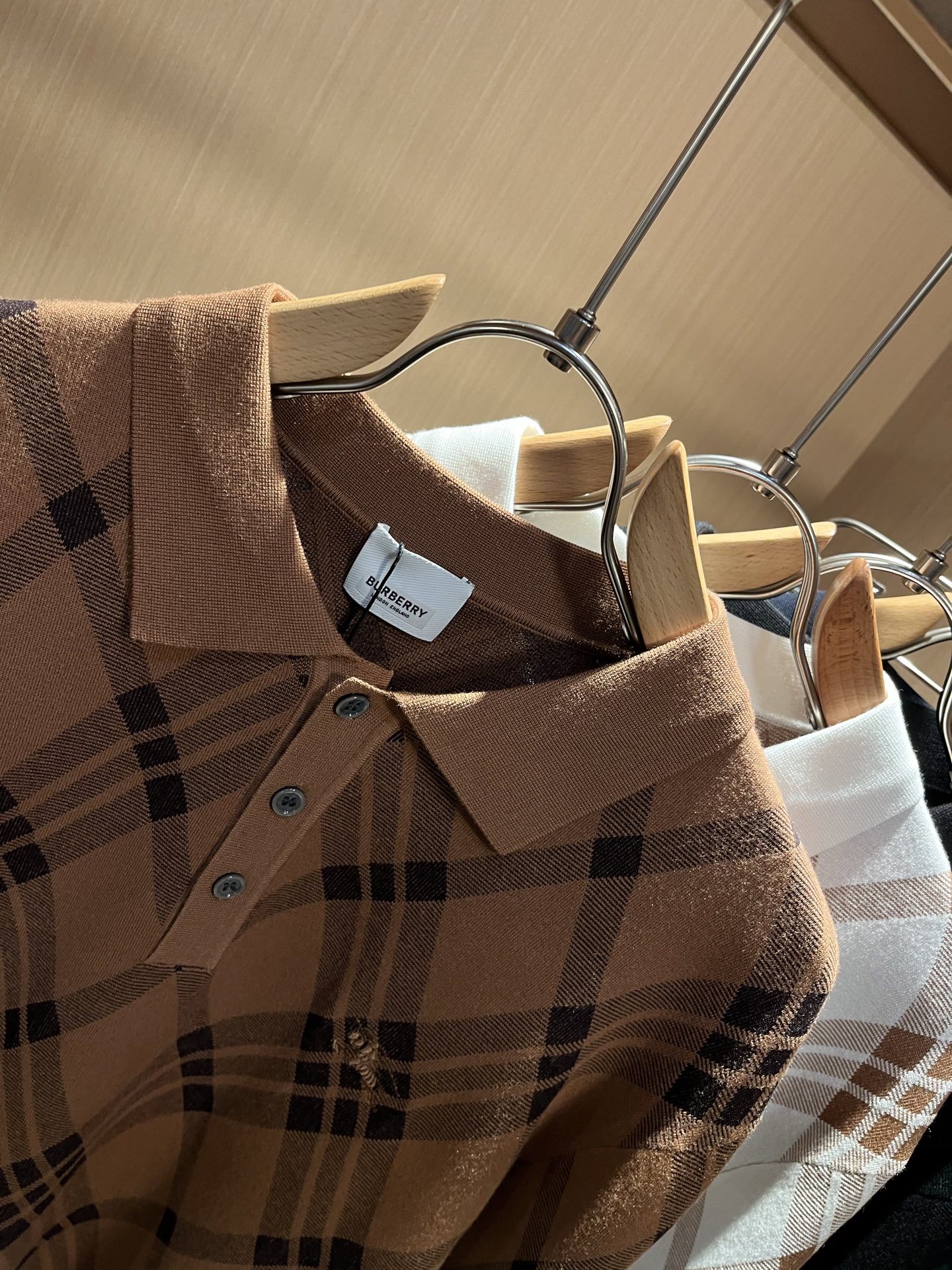 Bur*erry 巴*莉 2025秋冬新款男士针织羊毛衫，品牌最新设计元素！既不单调也不复杂,恰到好处的