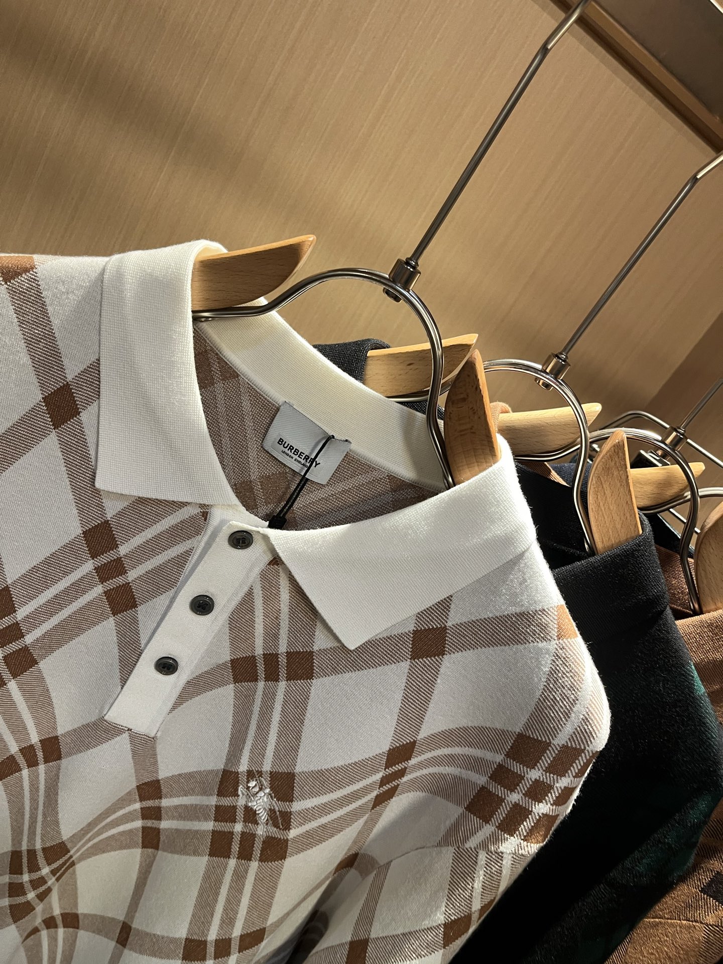 Bur*erry 巴*莉 2025秋冬新款男士针织羊毛衫，品牌最新设计元素！既不单调也不复杂,恰到好处的