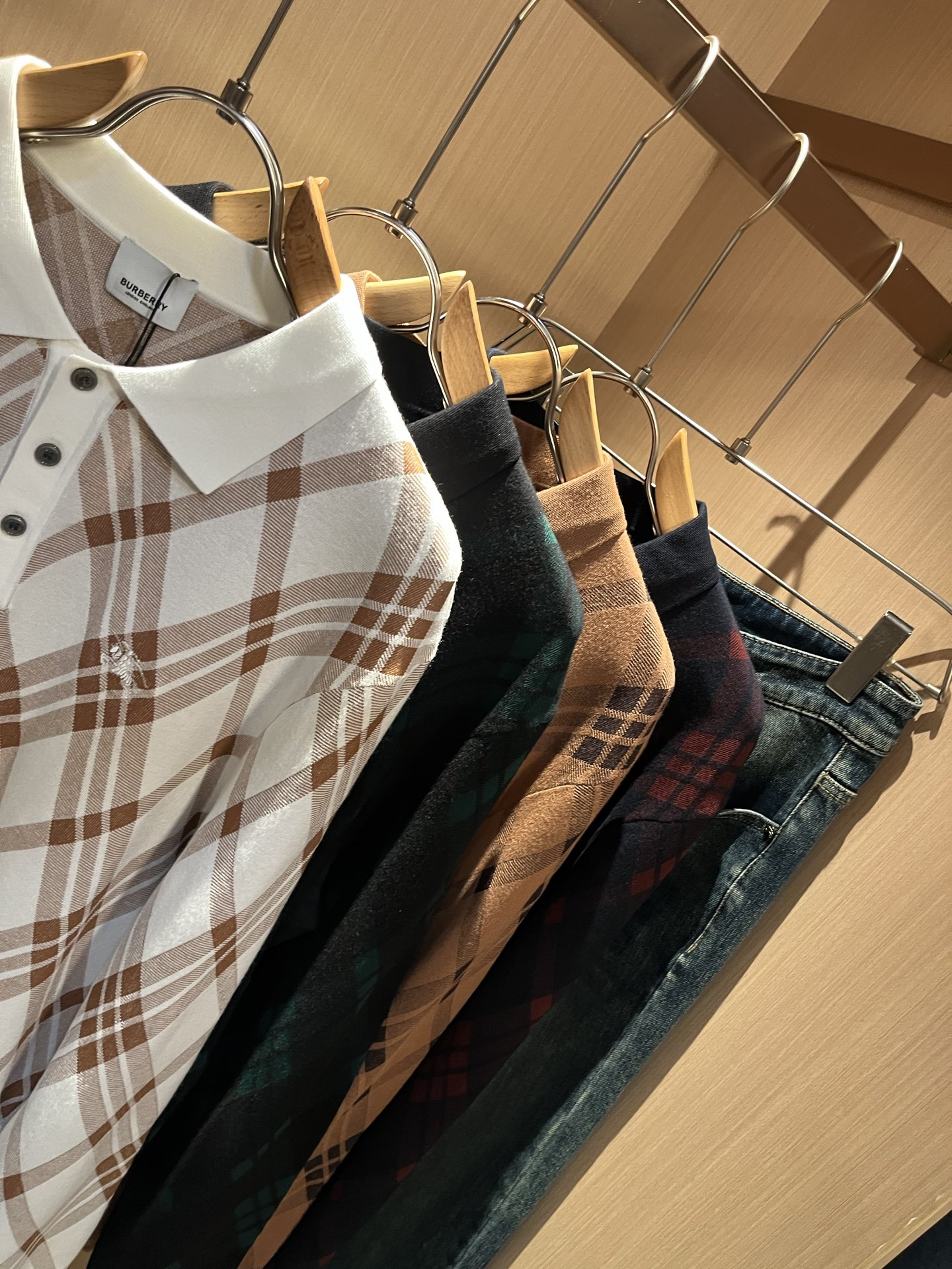 Bur*erry 巴*莉 2025秋冬新款男士针织羊毛衫，品牌最新设计元素！既不单调也不复杂,恰到好处的