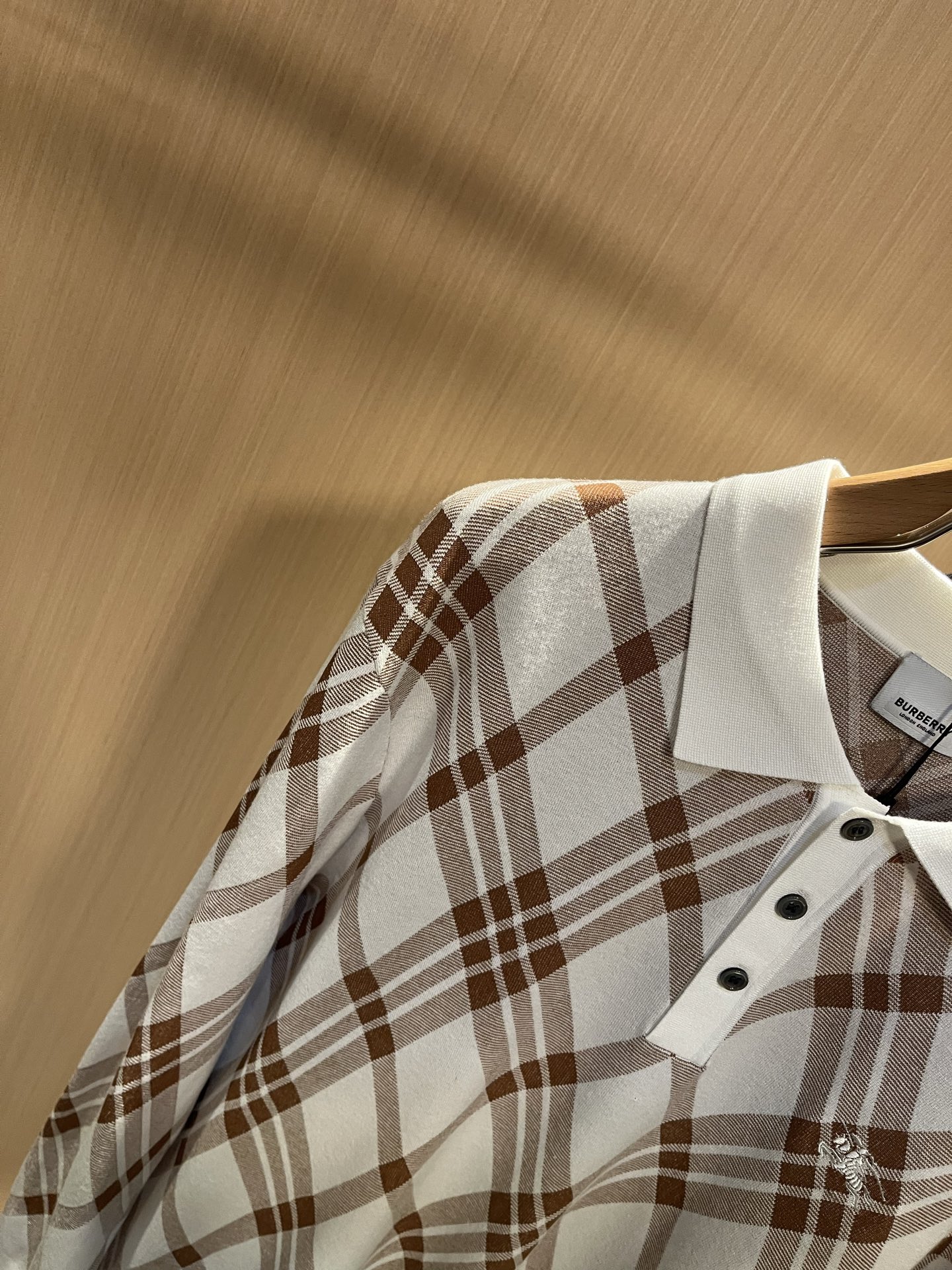 Bur*erry 巴*莉 2025秋冬新款男士针织羊毛衫，品牌最新设计元素！既不单调也不复杂,恰到好处的