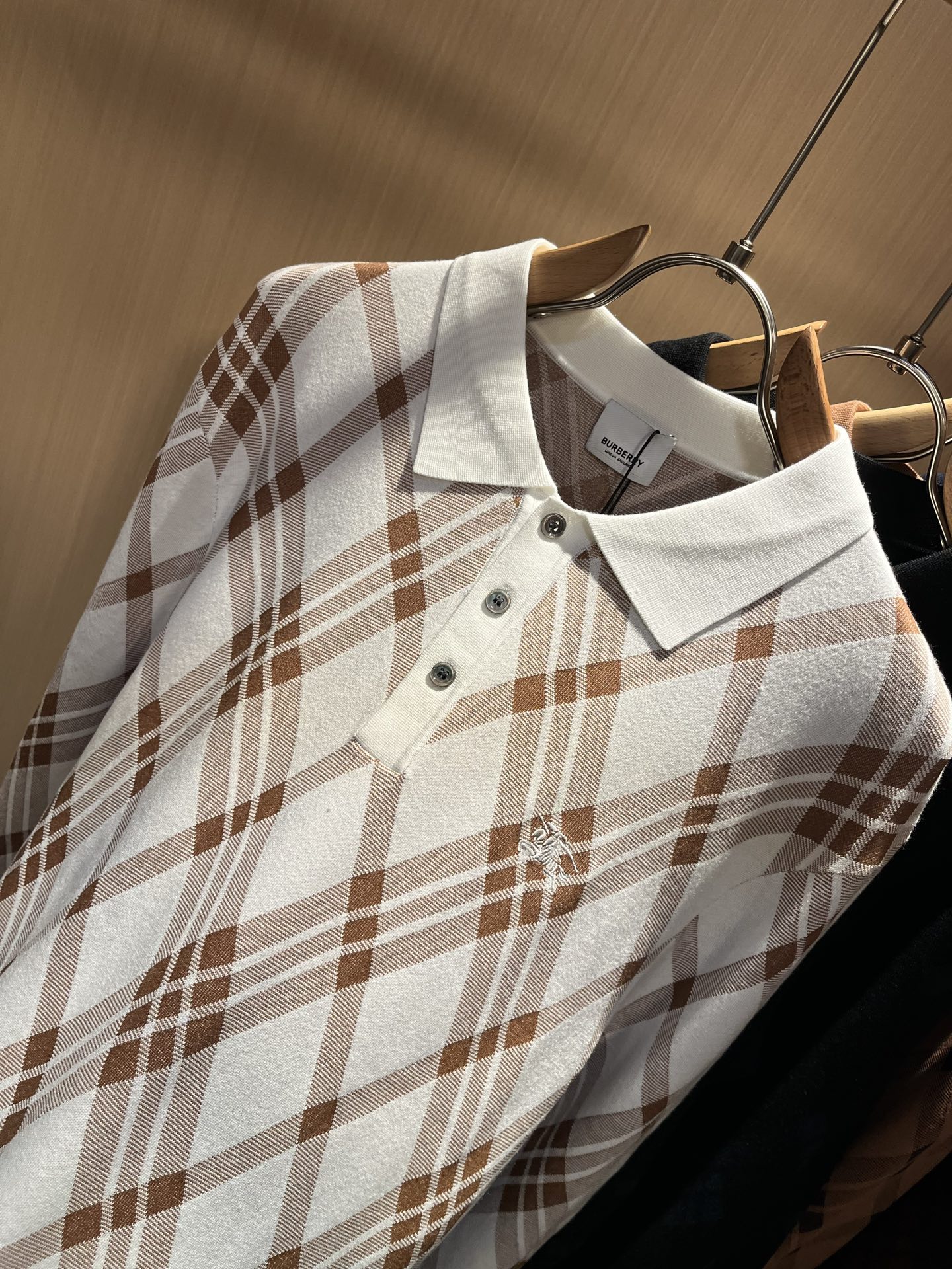 Bur*erry 巴*莉 2025秋冬新款男士针织羊毛衫，品牌最新设计元素！既不单调也不复杂,恰到好处的