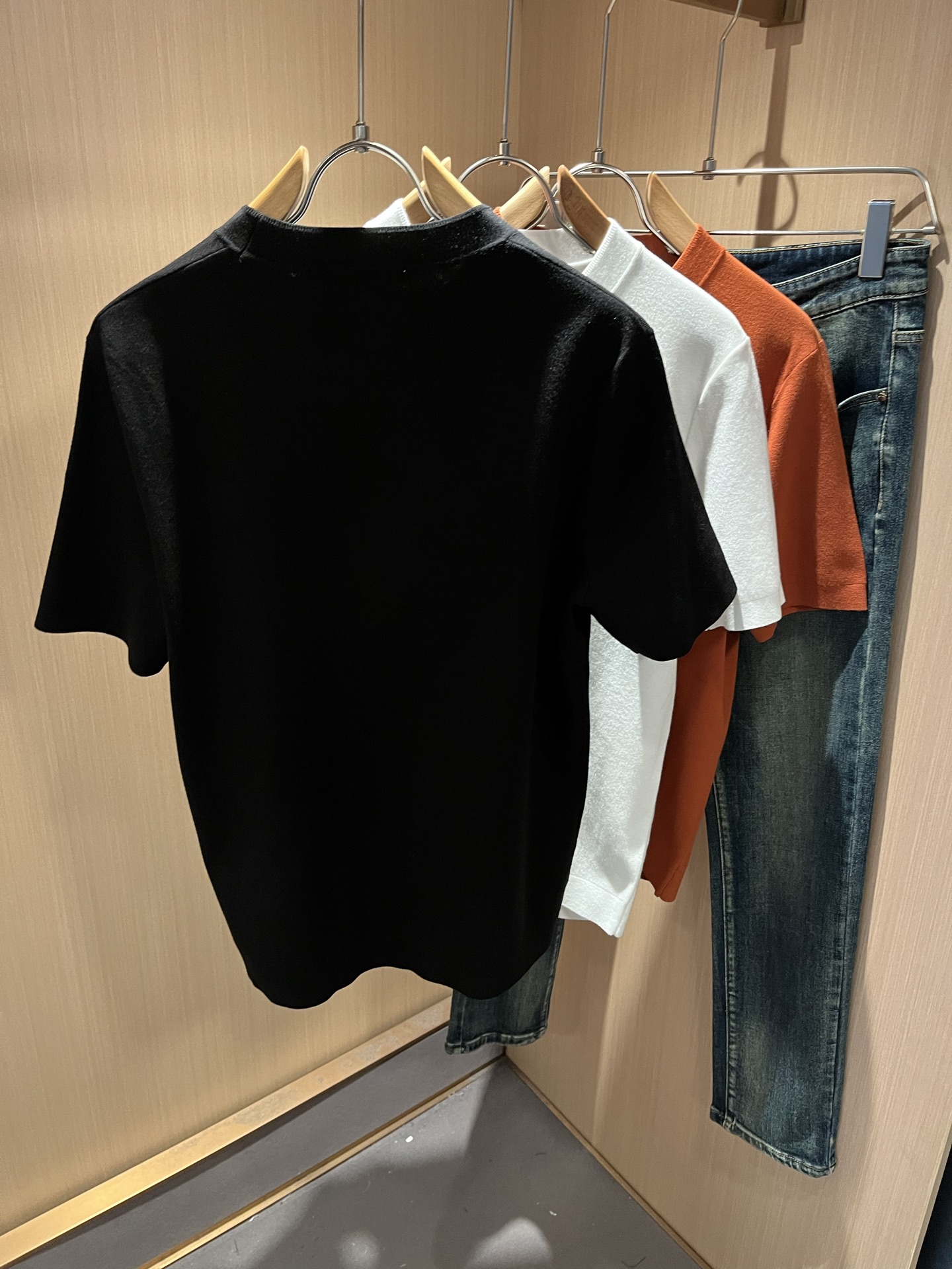 PRAD*A普*达2025秋冬新款男士短袖针织短袖T恤，最新款全网独家首上！！~既经典有时尚百搭，谁不爱