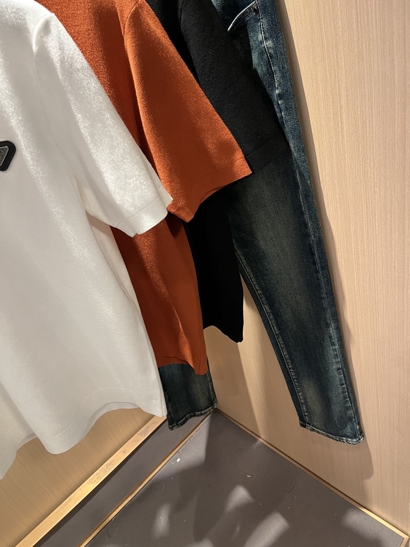 PRAD*A普*达2025秋冬新款男士短袖针织短袖T恤，最新款全网独家首上！！~既经典有时尚百搭，谁不爱