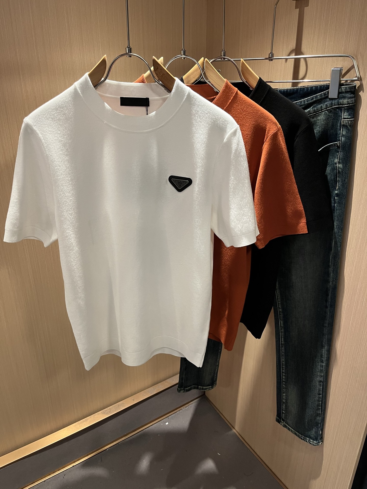 PRAD*A普*达2025秋冬新款男士短袖针织短袖T恤，最新款全网独家首上！！~既经典有时尚百搭，谁不爱