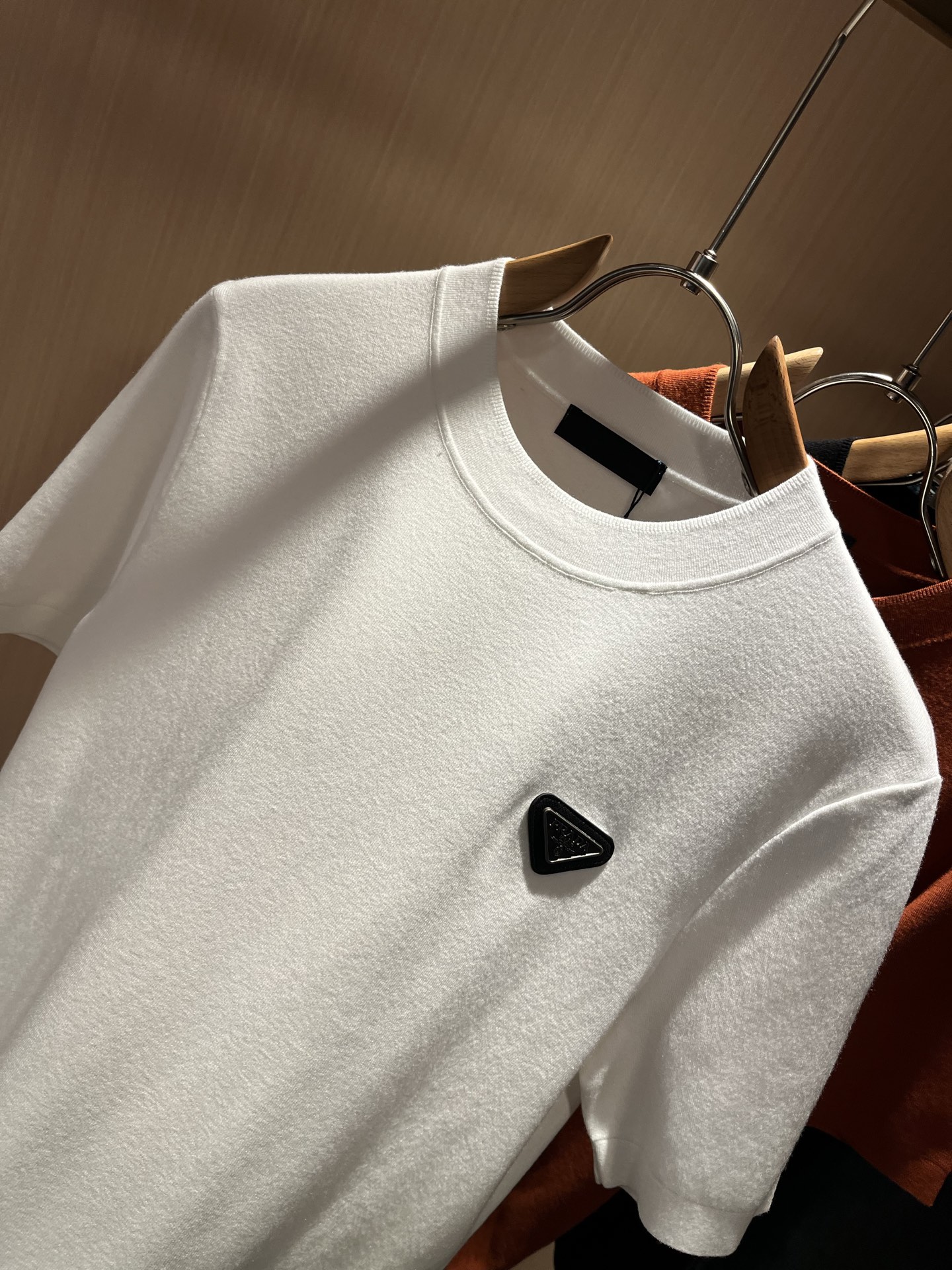 PRAD*A普*达2025秋冬新款男士短袖针织短袖T恤，最新款全网独家首上！！~既经典有时尚百搭，谁不爱