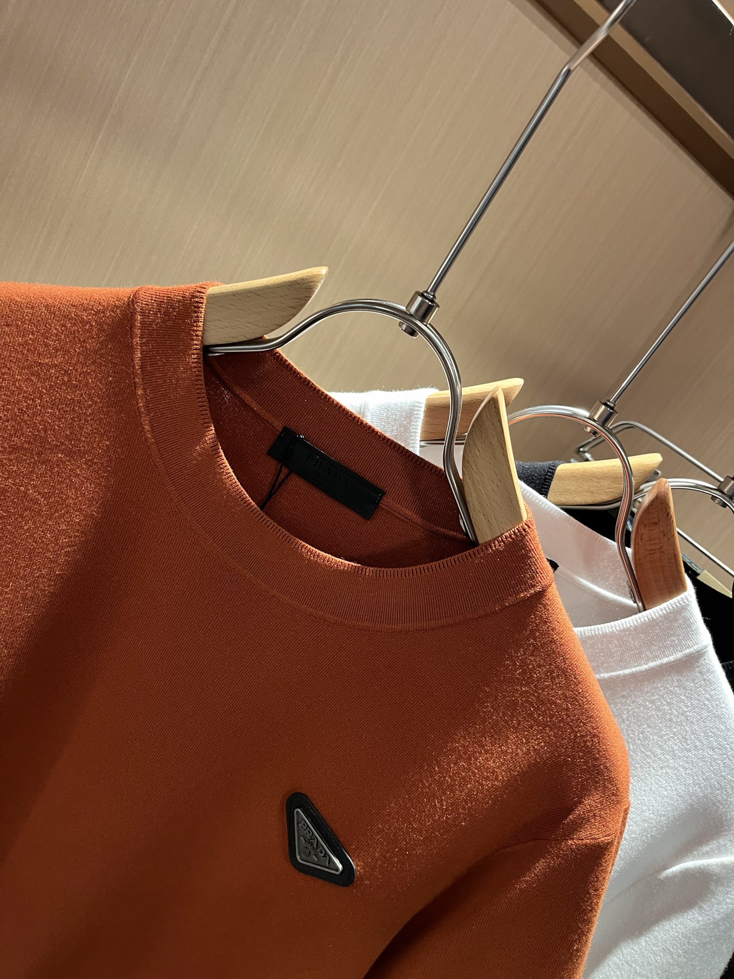 PRAD*A普*达2025秋冬新款男士短袖针织短袖T恤，最新款全网独家首上！！~既经典有时尚百搭，谁不爱