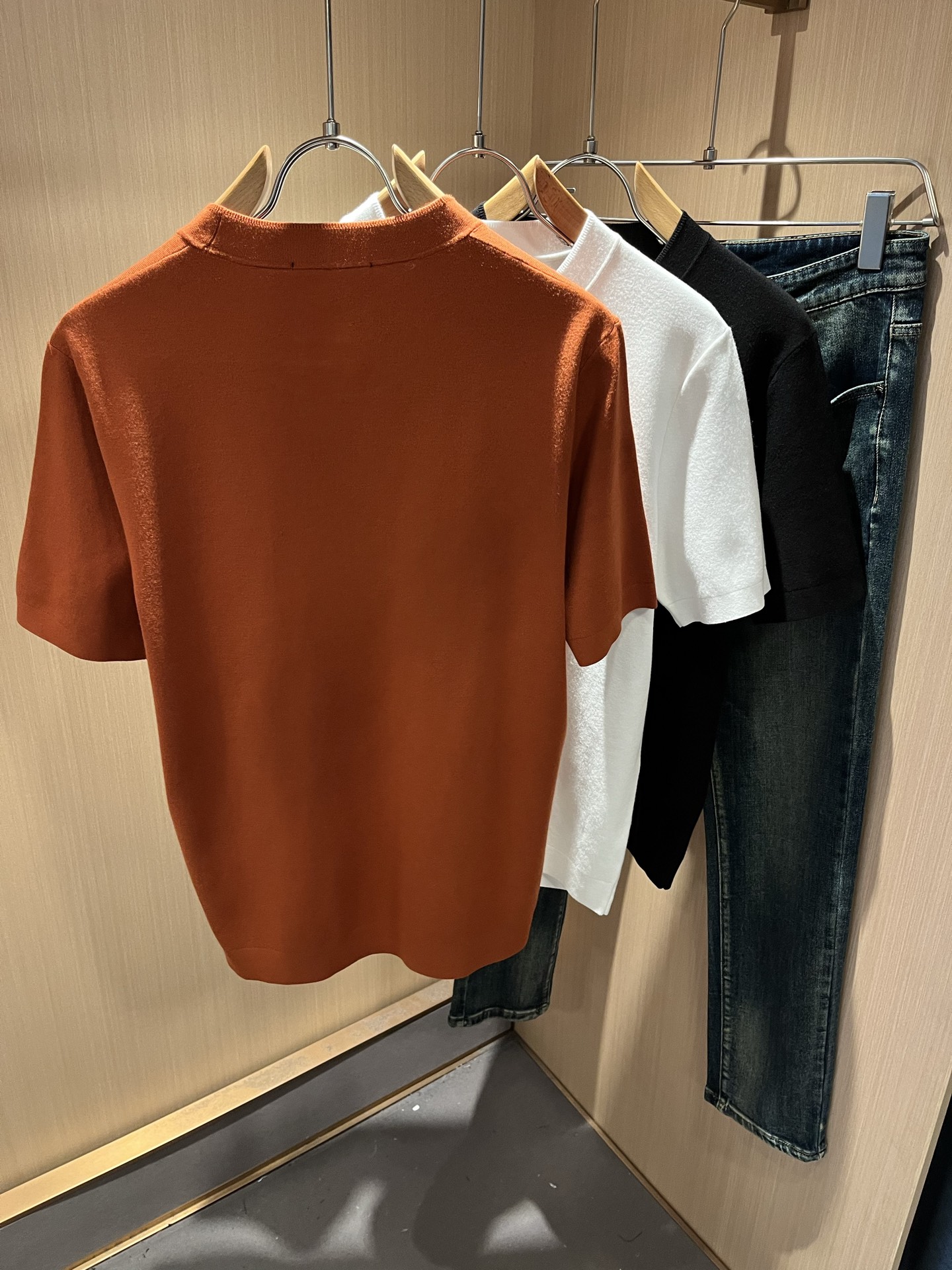 PRAD*A普*达2025秋冬新款男士短袖针织短袖T恤，最新款全网独家首上！！~既经典有时尚百搭，谁不爱