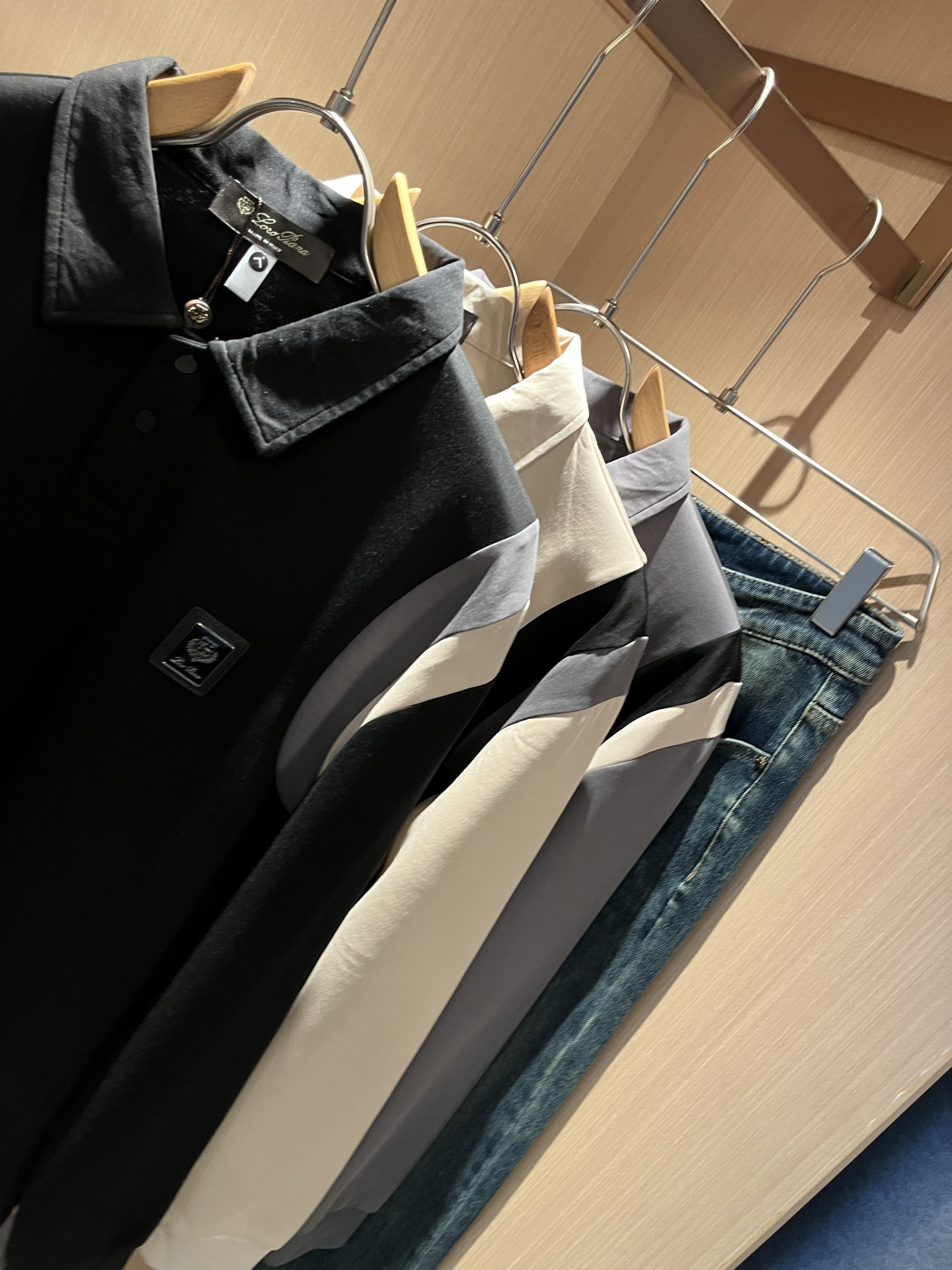 Loro Piana诺悠翩雅 2025秋冬新品男士卫衣，外贸公司订单！胸前logo图案徽章设计！客供婴儿