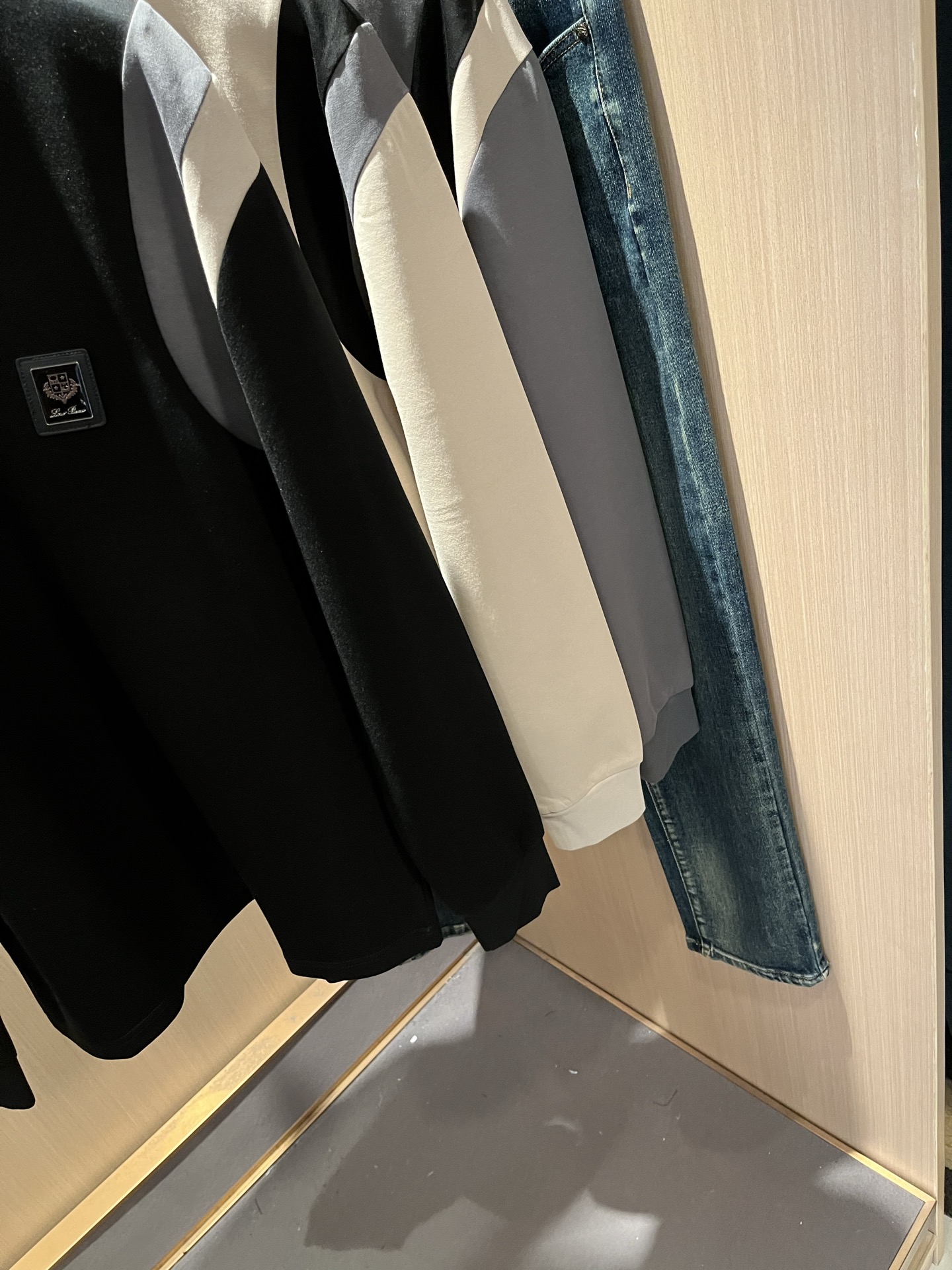 Loro Piana诺悠翩雅 2025秋冬新品男士卫衣，外贸公司订单！胸前logo图案徽章设计！客供婴儿