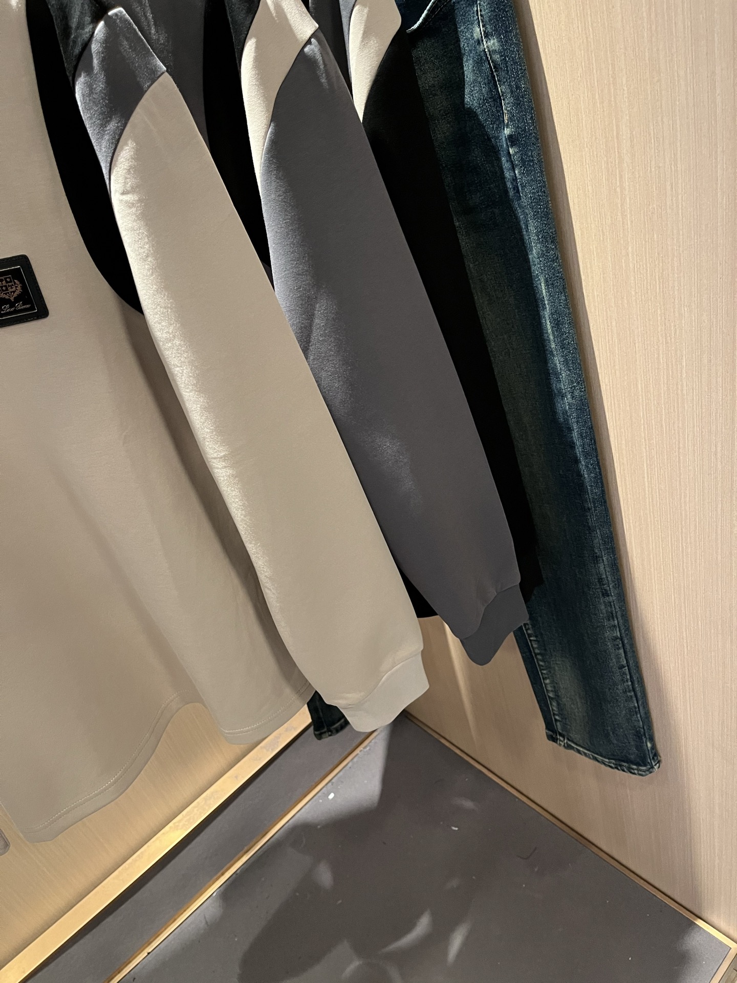 Loro Piana诺悠翩雅 2025秋冬新品男士卫衣，外贸公司订单！胸前logo图案徽章设计！客供婴儿