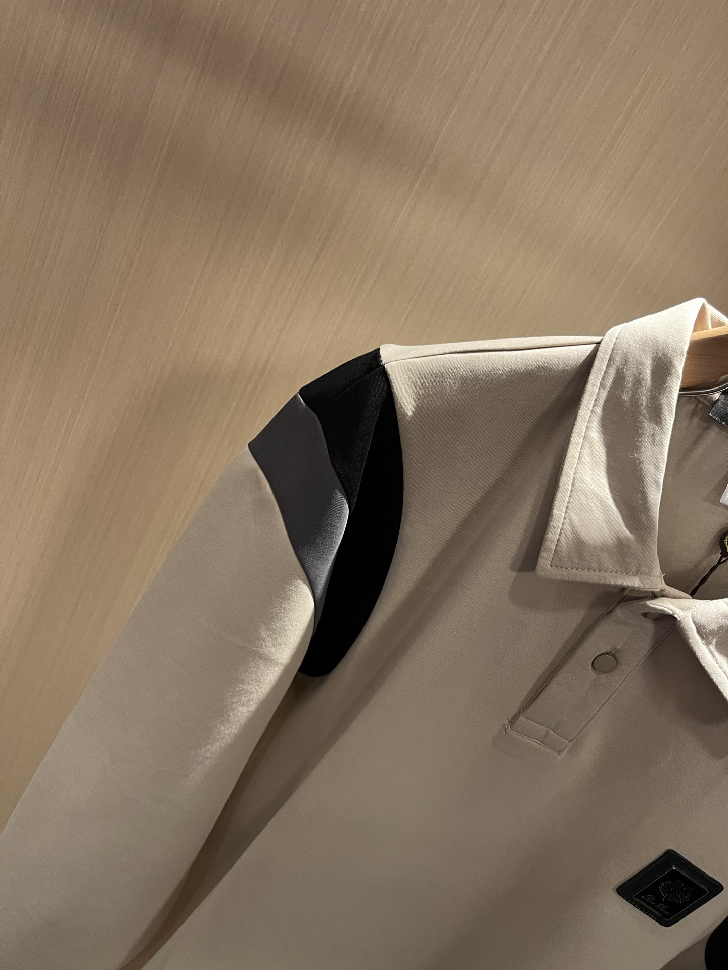 Loro Piana诺悠翩雅 2025秋冬新品男士卫衣，外贸公司订单！胸前logo图案徽章设计！客供婴儿