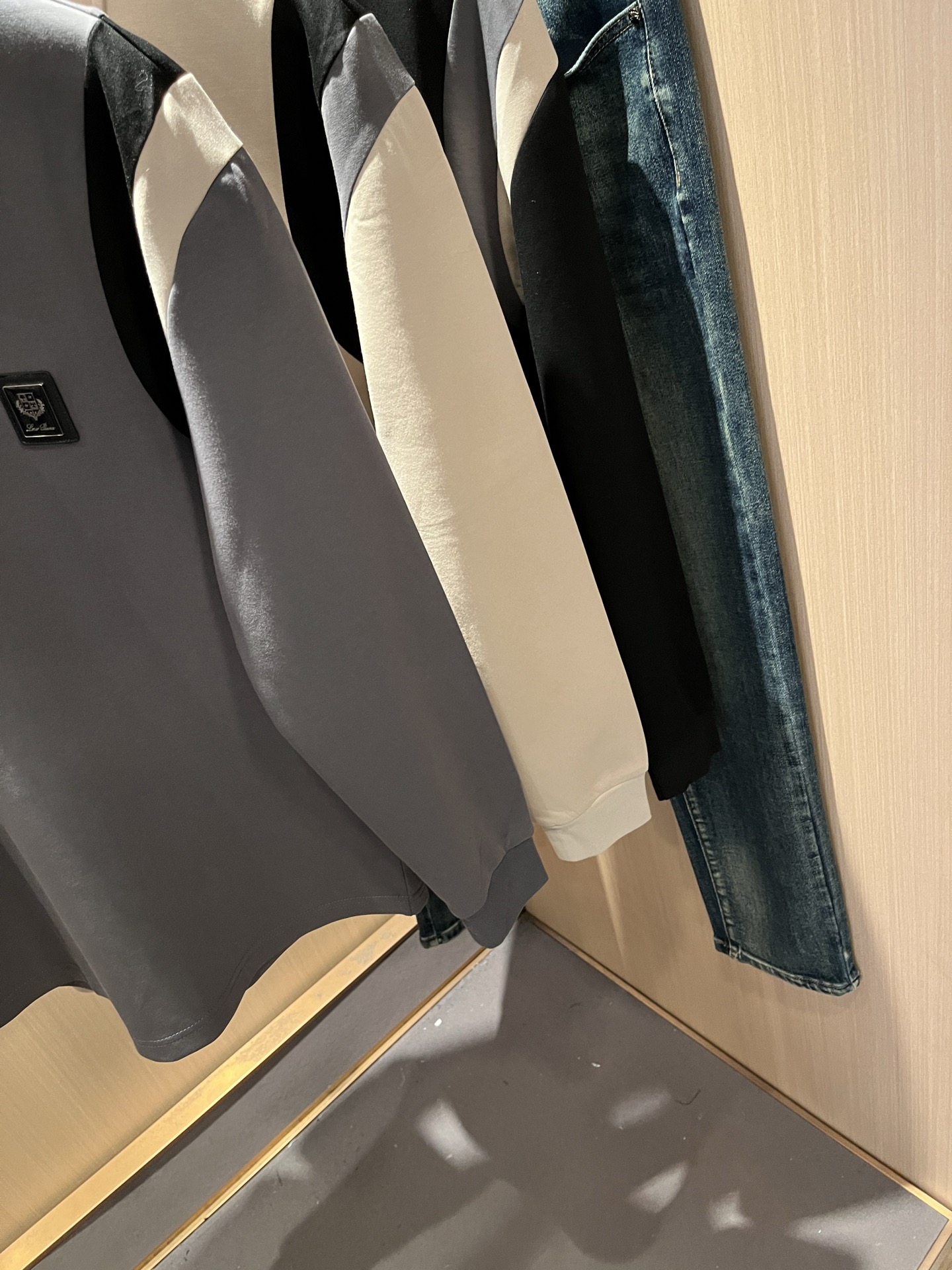 Loro Piana诺悠翩雅 2025秋冬新品男士卫衣，外贸公司订单！胸前logo图案徽章设计！客供婴儿